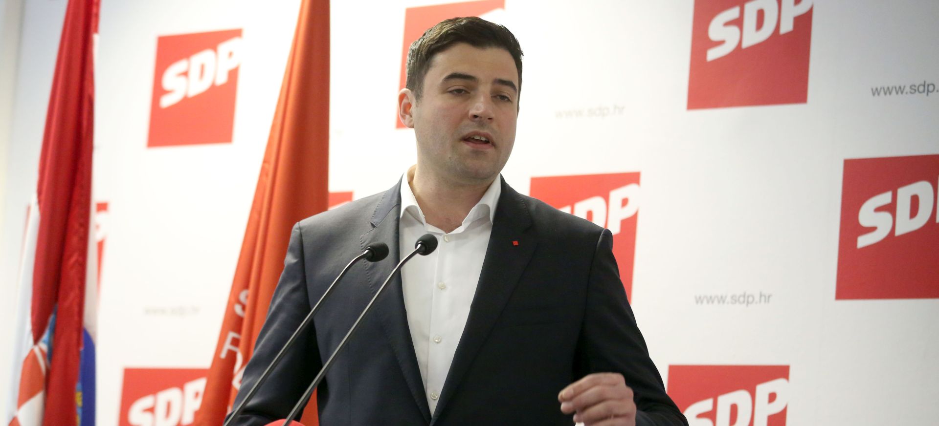 Zagreb, 16.02.2018 - Uvodni govor predsjednika SDP-a Davora Bernardića na sjednici Glavnog odbora. Na fotografiji Davor Bernardić.  foto HINA/ Daniel KASAP/ dk