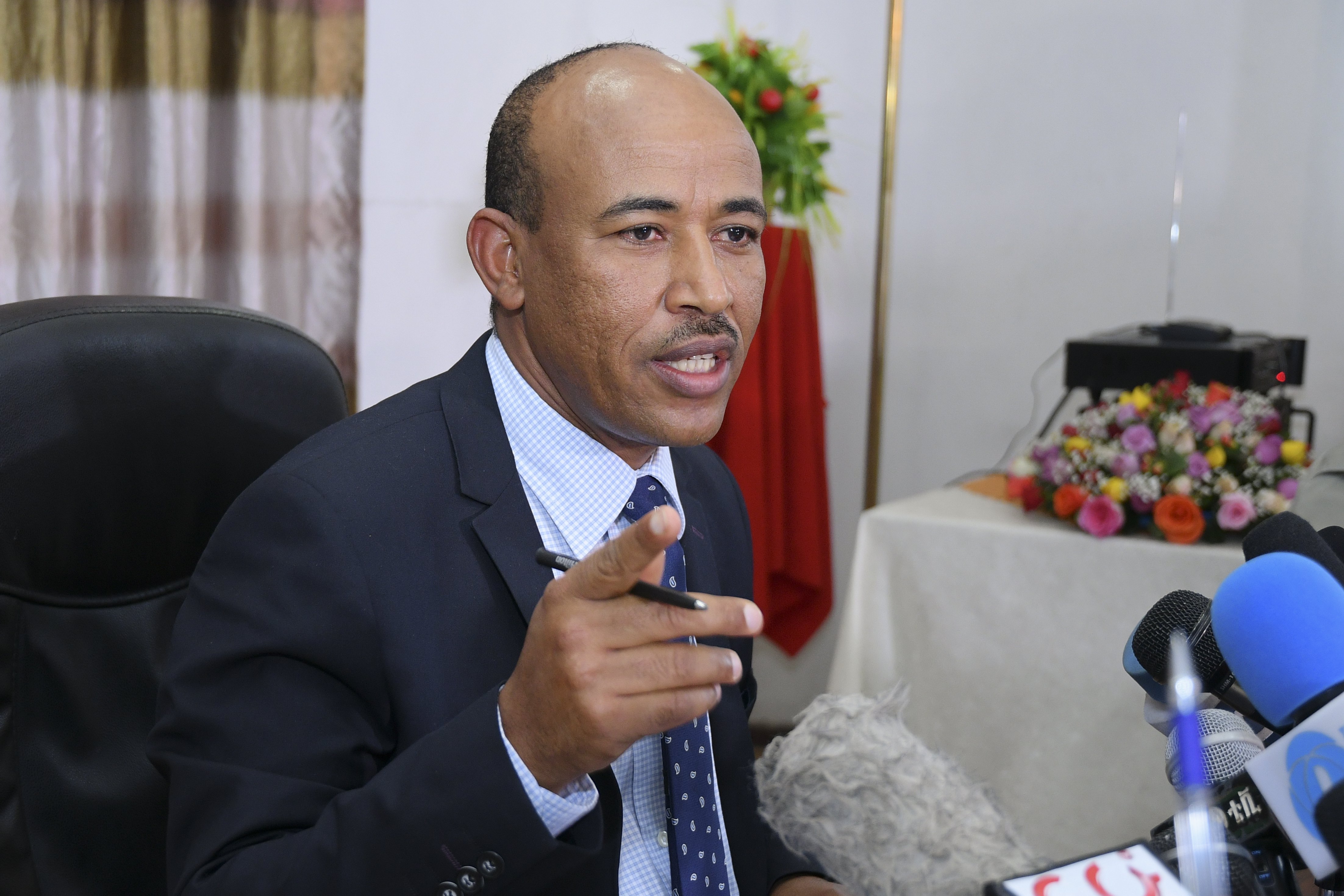 epa06536041 Ethiopian Defense Minister Siraj Fegessa speaks during a news conference in Addis Ababa, Ethiopia, 17 February 2018. Ethiopia declared a state of emergency on 16  February after a surprise resignation of the Prime Minister Hailemariam Desalegn. Ruling out a military takeover, Fegessa said the state of emergency will last for six months. Desalegn's resignation followed waves of protests in restive Oromia region urging government to release political prisoners and implement reforms.  EPA/STR