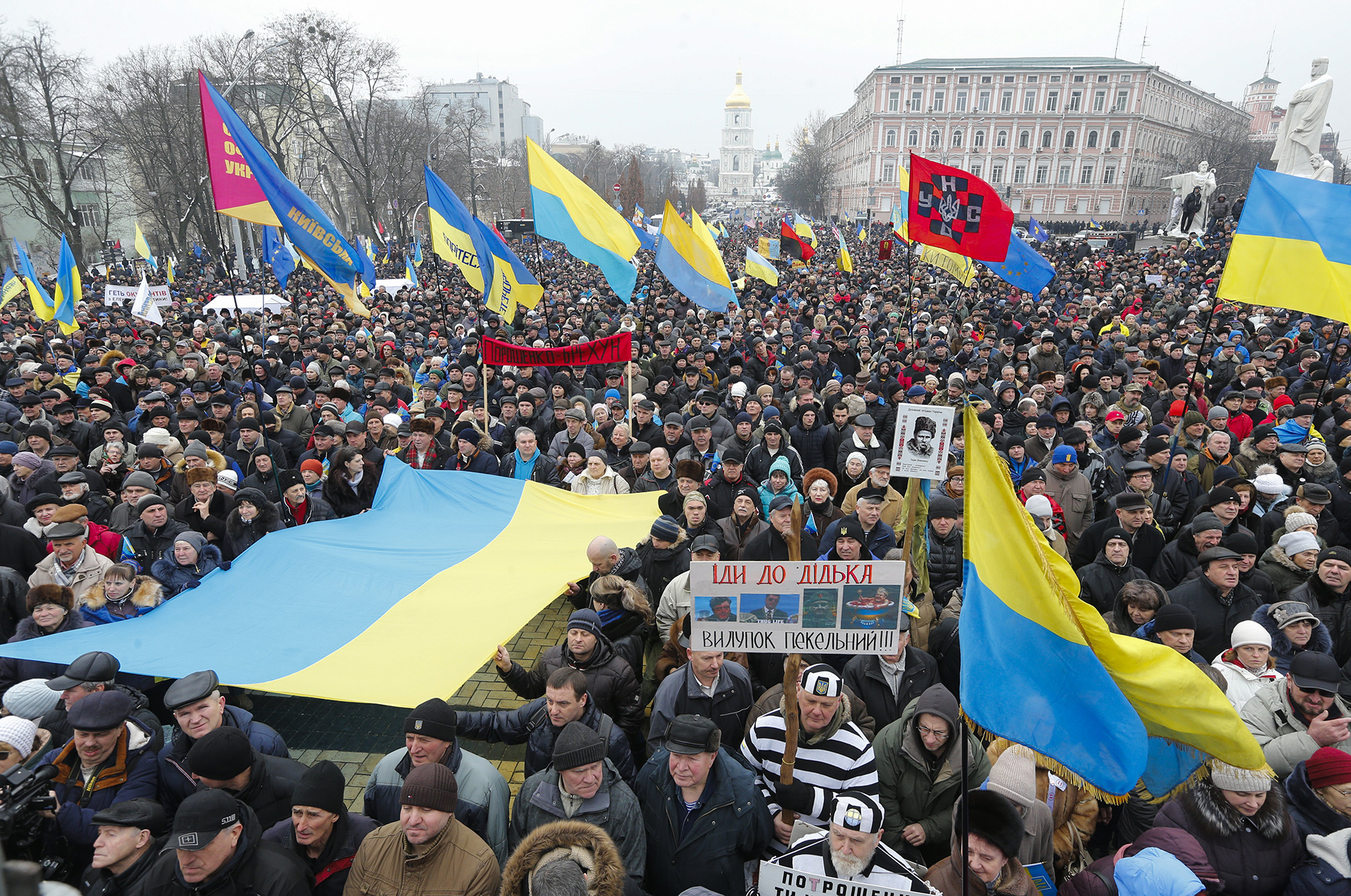 epa06540011 Protesters hold flags and banners with anti-Government slogans and demanding of impeachment of President during their rally in downtown Kiev, Ukraine, 18 February 2018. Protesters and supporters of the former Georgian president and ex-Odessa Governor Mikheil Saakashvili are demanding the Ukrainian parliament to accept a law about the impeachment of the president. Mikheil Saakashvili, ex-Georgian President and leader of the 'Movement of New Forces' Ukrainian party was detained in a Kiev and was deported to the Poland on 12 February 2018.  Public protests are held since 17 October 2017 with demands for Ukrainian lawmakers being stripped their parliamentary immunity, a modification of the electoral legislation as well as the establishment of a specialized Anti-Corruption Court.  EPA/SERGEY DOLZHENKO