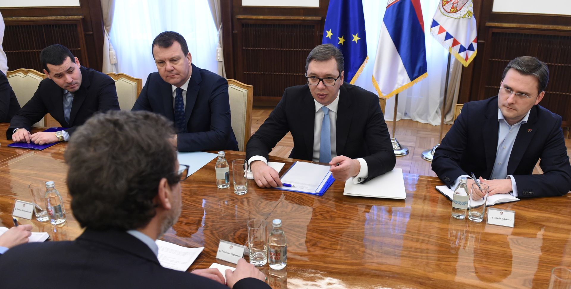 Beograd, 20.2.2018. - Predsjednik Srbije Aleksandar Vuèiæ primio je predstavnike hrvatske nacionalne manjine u Srbiji koje predvodi predsjednik Demokratskog saveza Hrvata u Vojvodini Tomislav igmanov. 
foto HINA/ TANJUG/ Dragan Kujundiæ/ bk/ ml