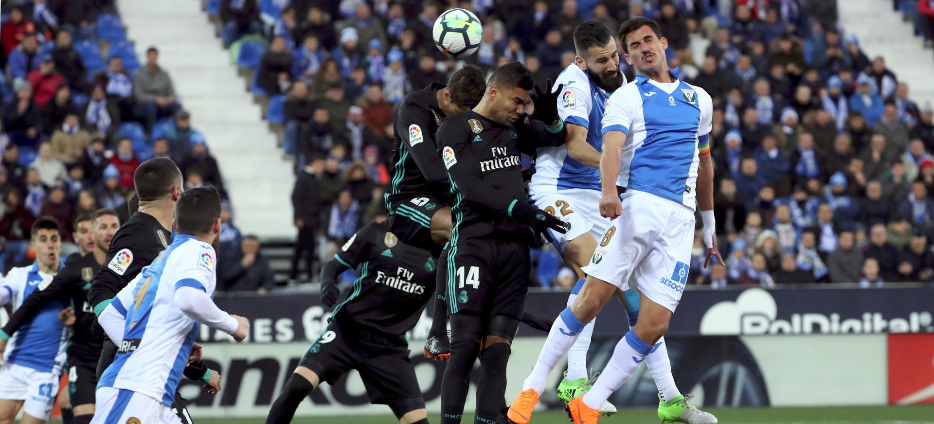 epa06551202 Real Madrid's Carlos Henrique Casemiro (C) in action during the Spanish Primera Division soccer match between Leganes and Real Madrid at Butarque stadium in Leganes, Madrid, Spain, 21 February 2018.  EPA/Kiko Huesca