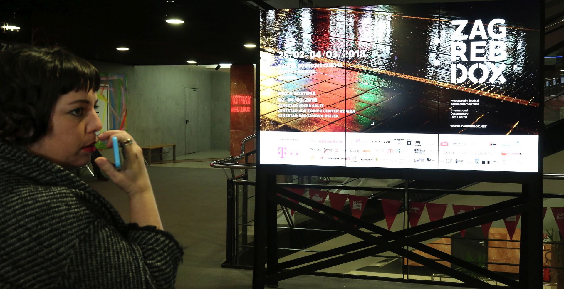 Zagreb, 25.02.2018 - Otvoren je Međunarodni festival dokumentarnog filma ZagrebDox, u sklopu kojega će se do 4. ožujka u svim dvoranama novouređenog kina "Kaptol Boutique Cinema" prikazati više od više od 130 filmova koji donose selektirani presjek recentne svjetske dokumentarističke produkcije .
foto HINA/ Tomislav PAVLEK /tp