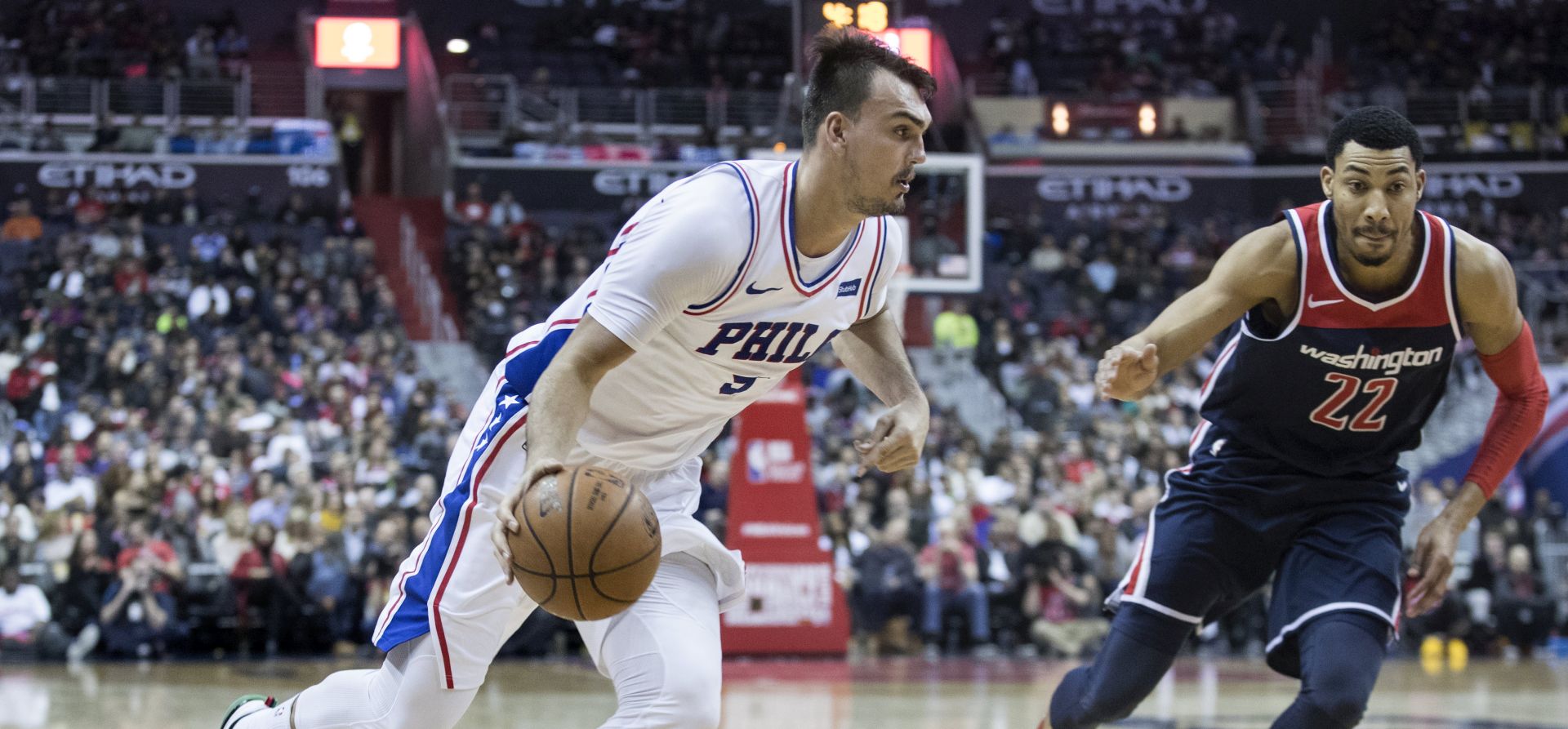 epa06565578 Philadelphia 76ers forward Dario Saric (L) of Croatia dribbles beside Washington Wizards forward Otto Porter Jr. (R) during the first half of the NBA basketball game between the Philadelphia 76ers and the Washington Wizards at Capital One Arena in Washington, DC, USA, 25 February 2018.  EPA/MICHAEL REYNOLDS  SHUTTERSTOCK OUT