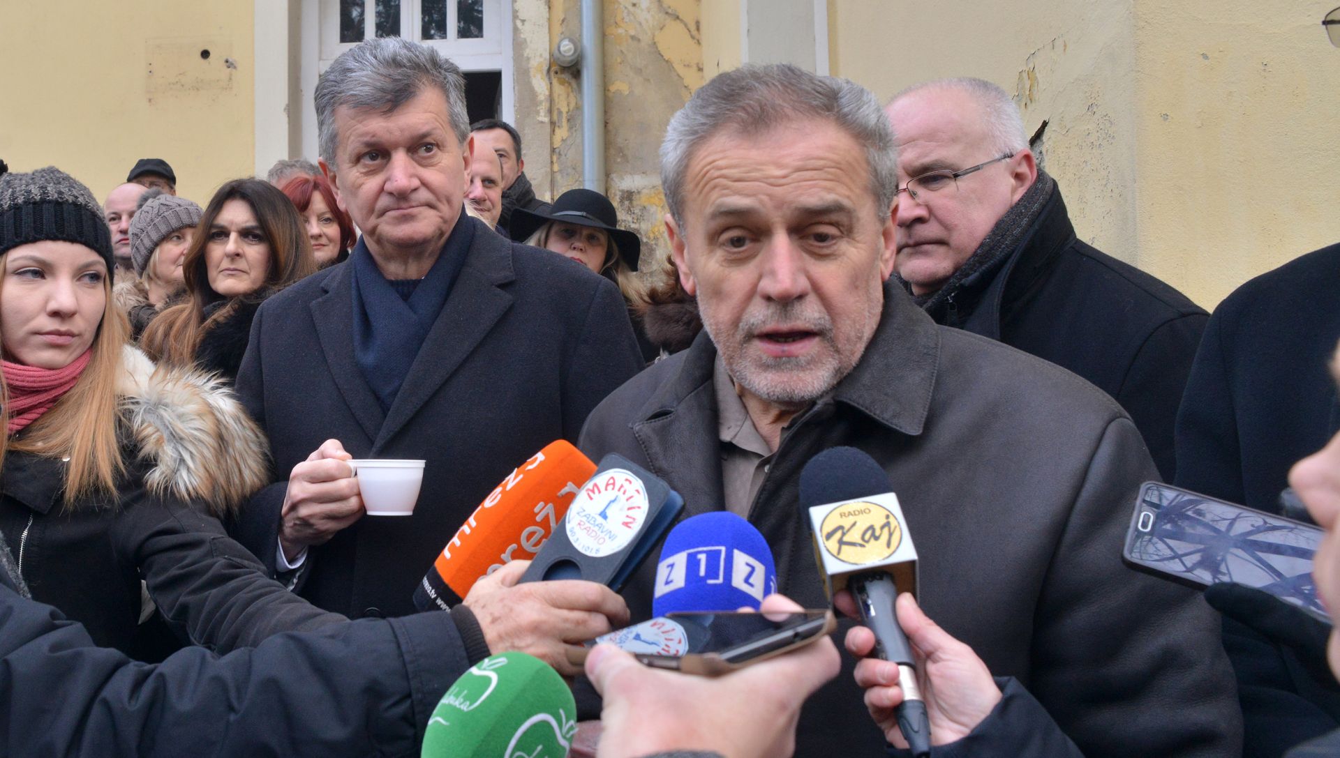 Zagreb, 27.02.2018 - Početak radova na rekonstrukciji i dogradnji zgrade Odjela psihogerijatrije ("osmice") Klinike za psihijatriju Vrapče.Radove suotvorili gradonačelnik Milan Bandić i ministar Milan Kujundžić.
foto HINA/ Admir BULJUBAŠIĆ/ abu