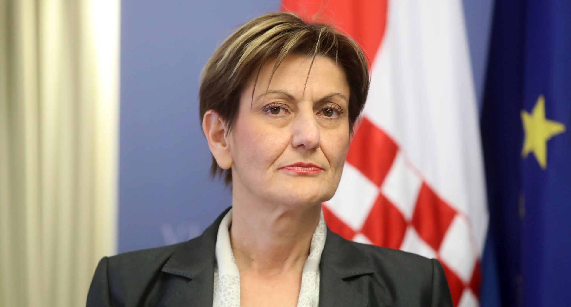 Zagreb, 27.2.2018.- Vlada je na sjednici u utorak za novoga izvanrednog povjerenika u Agrokoru predloila Fabrisa Peruka, a za njegovu zamjenicu Irenu Weber. Na slici potpredsjednica Vlade Martina Daliæ tijekom tiskovne konferencije nakon sjednice Vlade.
foto HINA/ Damir SENÈAR/ ua