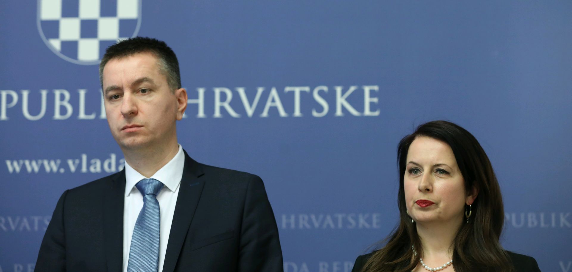 Zagreb, 27.02.2018. - Vlada je na sjednici u utorak za novoga izvanrednog povjerenika u Agrokoru predloila Fabrisa Peruka, a za njegovu zamjenicu Irenu Weber. Na slici Fabris Peruko i Irena Weber tijekom tiskovne konferencije nakon sjednice Vlade. foto HINA/ Lana SLIVAR DOMINIÆ/ lsd