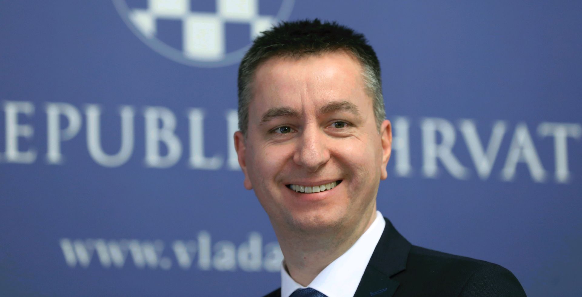 Zagreb, 27.02.2018. - Vlada je na sjednici u utorak za novoga izvanrednog povjerenika u Agrokoru predloila Fabrisa Peruka, a za njegovu zamjenicu Irenu Weber. Na slici Fabris Peruko tijekom tiskovne konferencije nakon sjednice Vlade. foto HINA/ Lana SLIVAR DOMINIÆ/ lsd