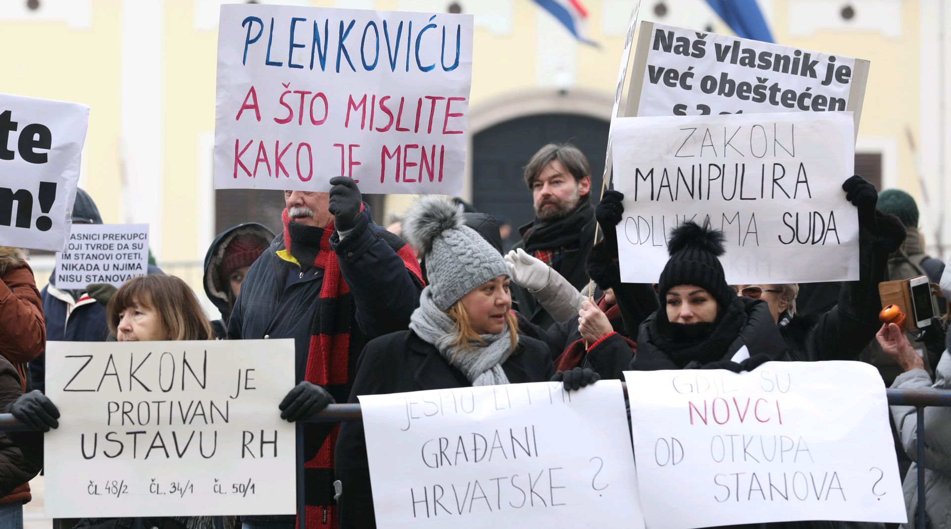 Zagreb, 01.03.2018. - Prosvjed Hrvatskog saveza udruga stanara na Markovom trgu povodom prijedloga izmjena i dopuna Zakona o najmu stanova. foto HINA/ Lana SLIVAR DOMINIÆ/ lsd 