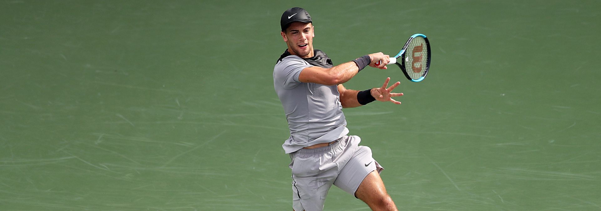 epa06572411 Borna Coric of Croatia in action against Roberto Bautista Agut of Spain during their quarter final match of the ATP Dubai Duty Free Tennis Championships in Dubai, United Arab Emirates, 01 March 2018.  EPA/MAHMOUD KHALED