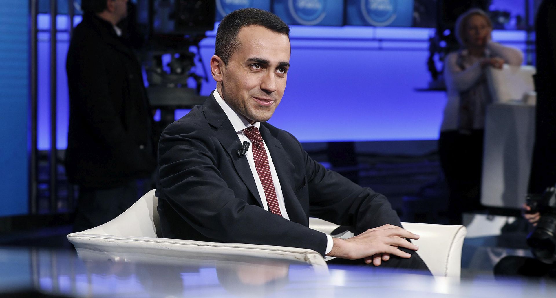 epa06574886 Five-Star Movement (M5S) premier candidate for Italy's general election, Luigi Di Maio, prior to the Rai Uno TV program 'Porta a Porta' hosted by journalist Bruno Vespa, in Rome, Italy, 02 March 2018. General elections in Italy will be held on 04 March.  EPA/RICCARDO ANTIMIANI
