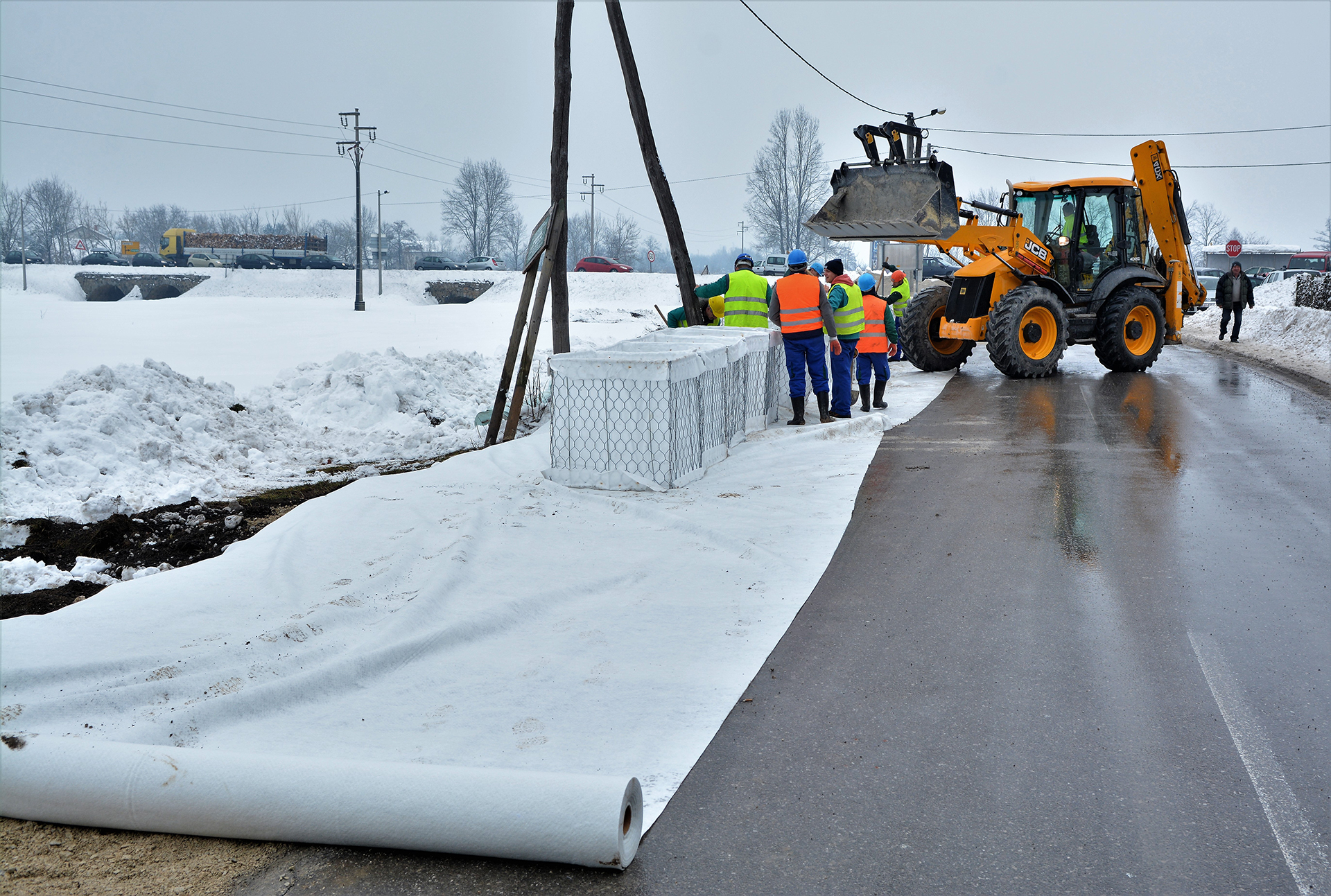 Karlovac, 03.03.2018. - Ministar zaštite okoliša i energetike Tomislav Ćorić posjetio je Karlovac gdje je prisustvovao postavljanju box barijera u Logorištu 1.
foto HINA/ Mladen VOLARIĆ/ es