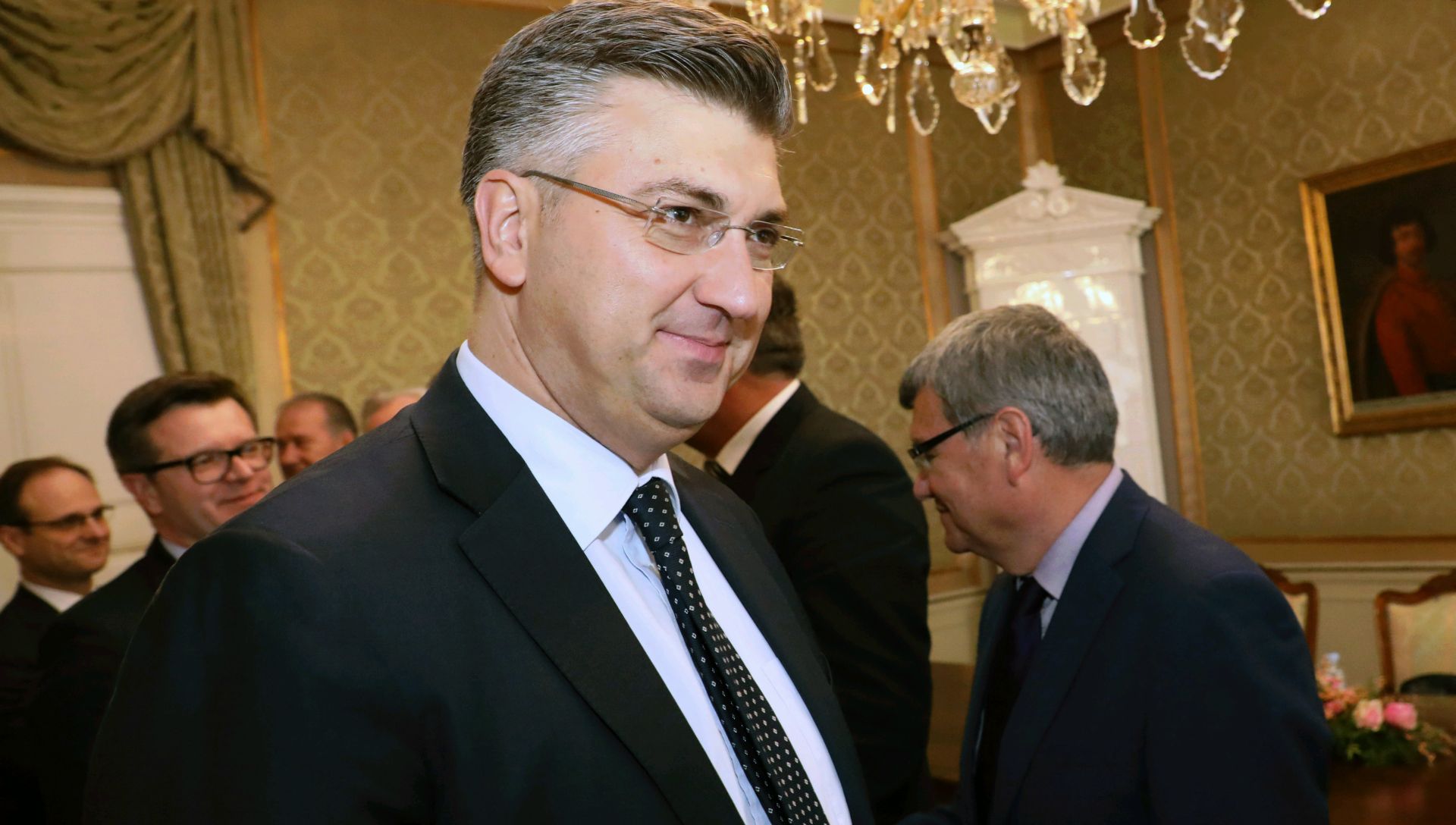 Zagreb, 06.03.2018. - Predsjednik Vlade Republike Hrvatske Andrej Plenkoviæ primio je predstavnike Vitekog alkarskog drutva Sinj na èelu s predsjednikom VAD-a Stipom Jukiæem. Na fotografiji Andrej Plenkoviæ. foto HINA/ Lana SLIVAR DOMINIÆ/ lsd