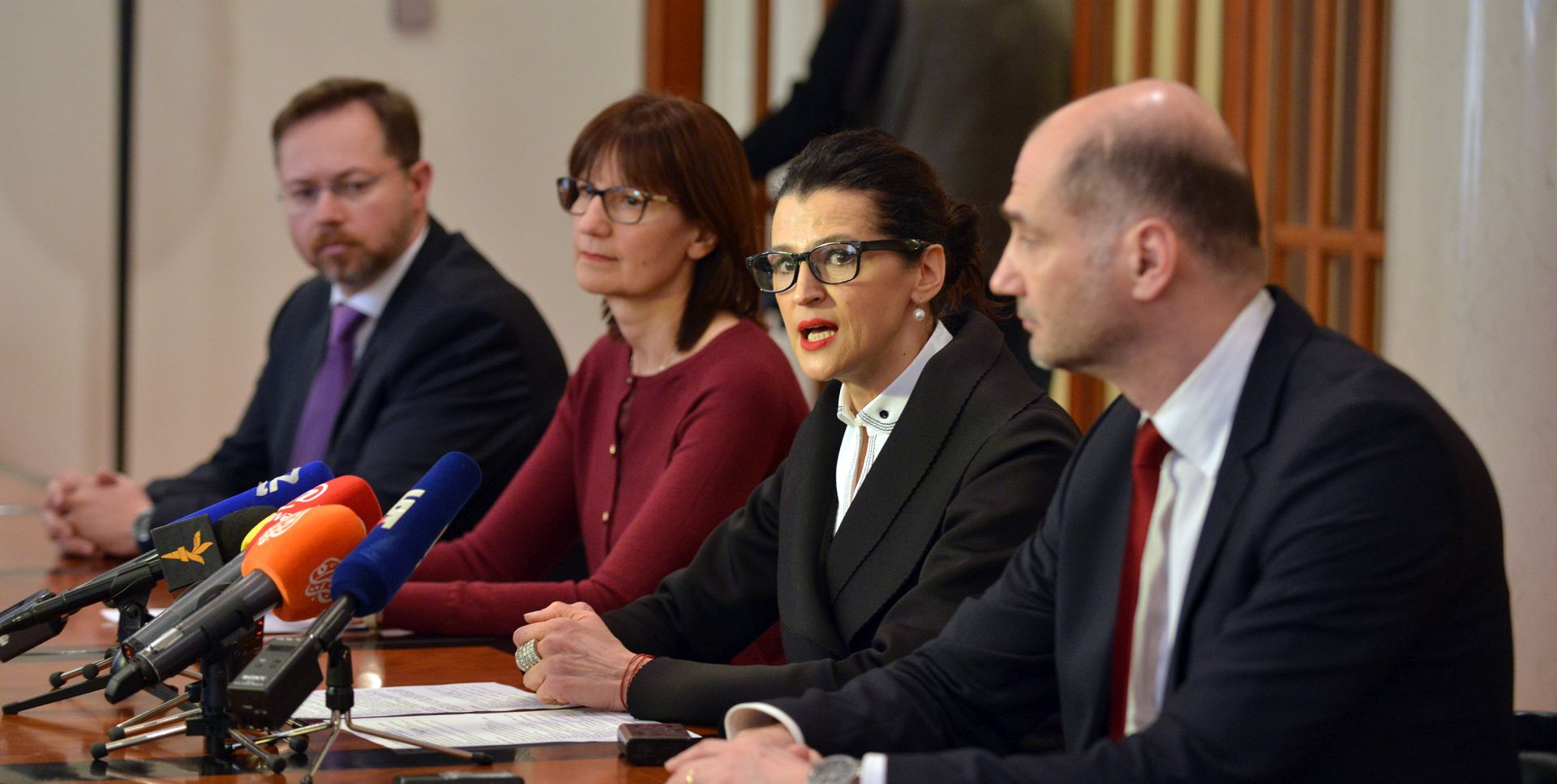 Zagreb, 07.03.2018 - Hrvatski sabor,konferencija za medije Kluba zastupnika SDP-a na temu "Zašto treba hitno ratificirati Istanbulsku konvenciju". Na fotografiji Siniša Varga, Marija Alfirev, Romana Jerković, Joško Klisović.
foto HINA/ Admir BULJUBAŠIĆ/ abu