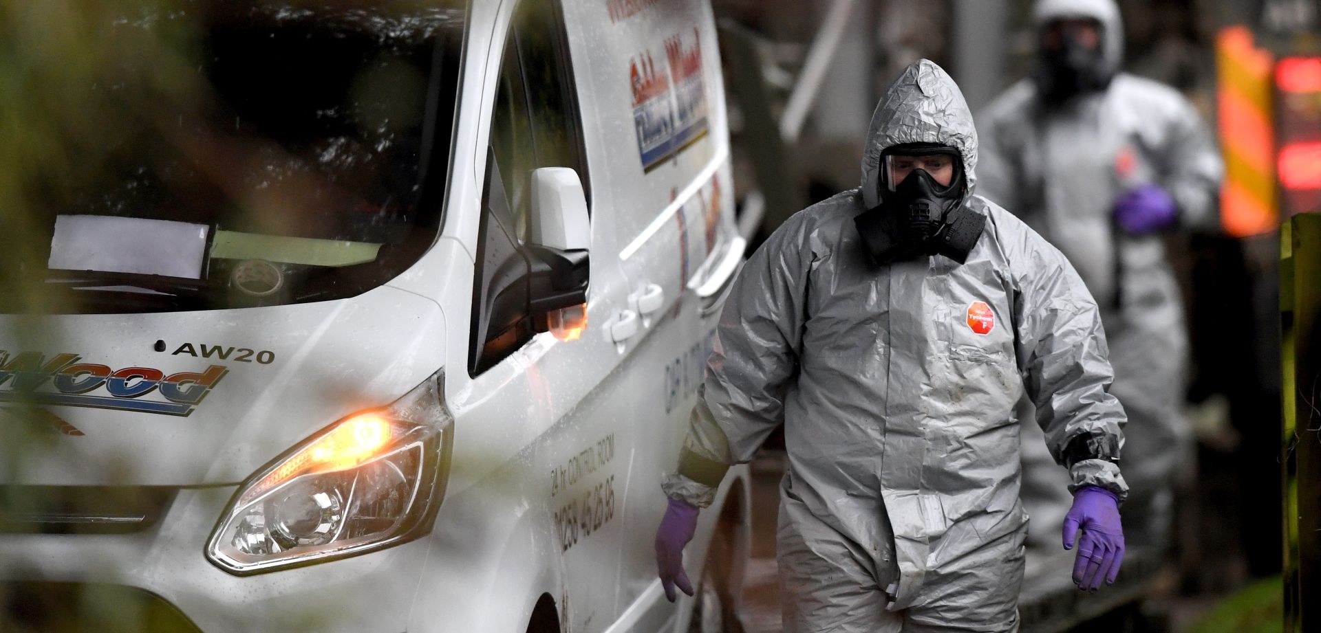 epa06598702 Members of the armed forces in protective suits investigate a property in Winterslow near Salisbury in Britain, 12 March 2017. Russian ex-spy Sergei Skripal and his daughter were attacked with a nerve agent on 04 March 2018. Skripal and his daughter Yulia remain in a 'very serious' condition.  EPA/NEIL HALL