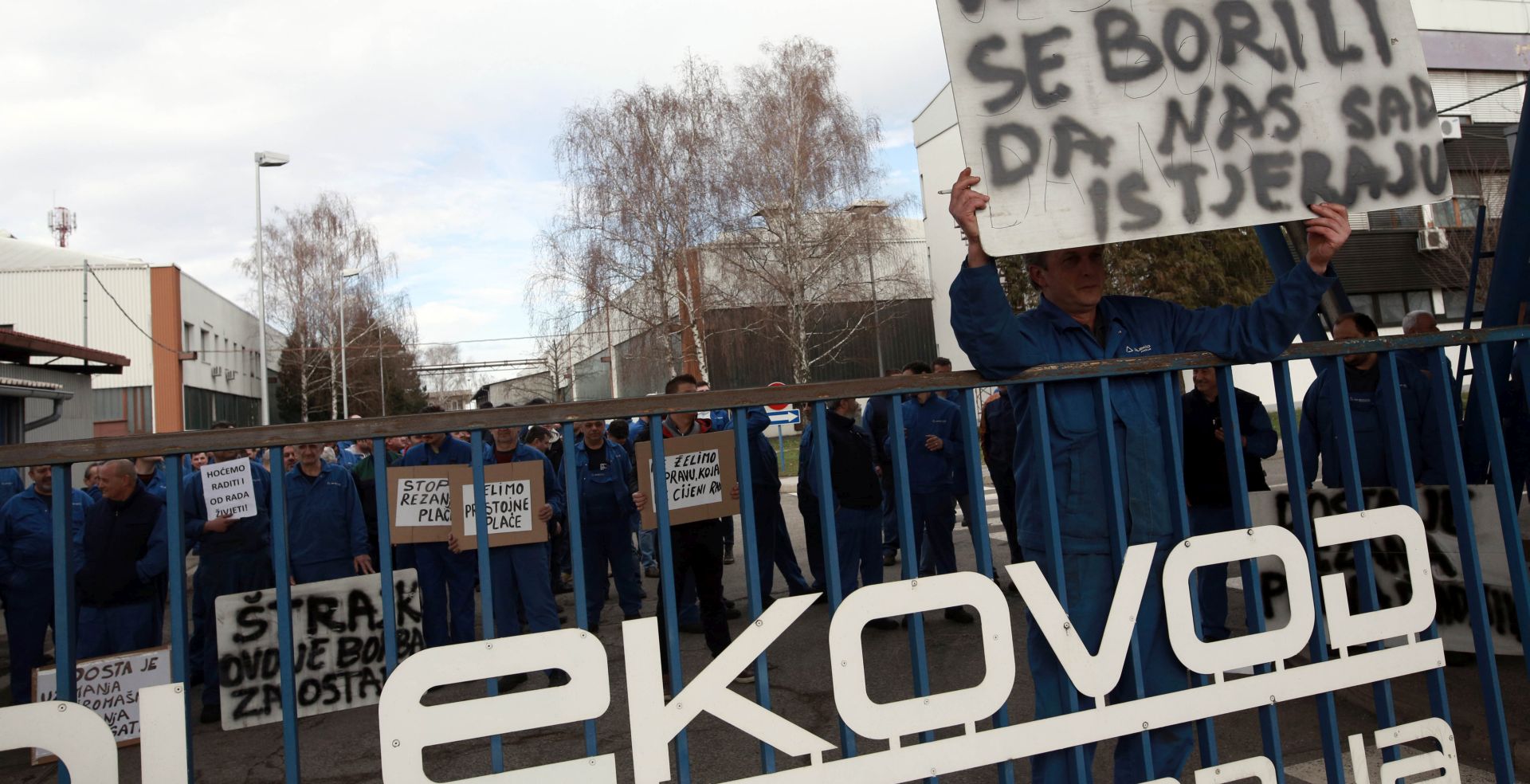 Velika Gorica, 13.3.2018 - Štrajk u Dalekovod Proizvodnji, d.o.o. nakon neuspjelih pregovora s novoimenovanim predsjednikom uprave Gordanom Kolakom o novom kolektivnom ugovoru. 
Foto HINA/ Dario GRZELJ/ dag