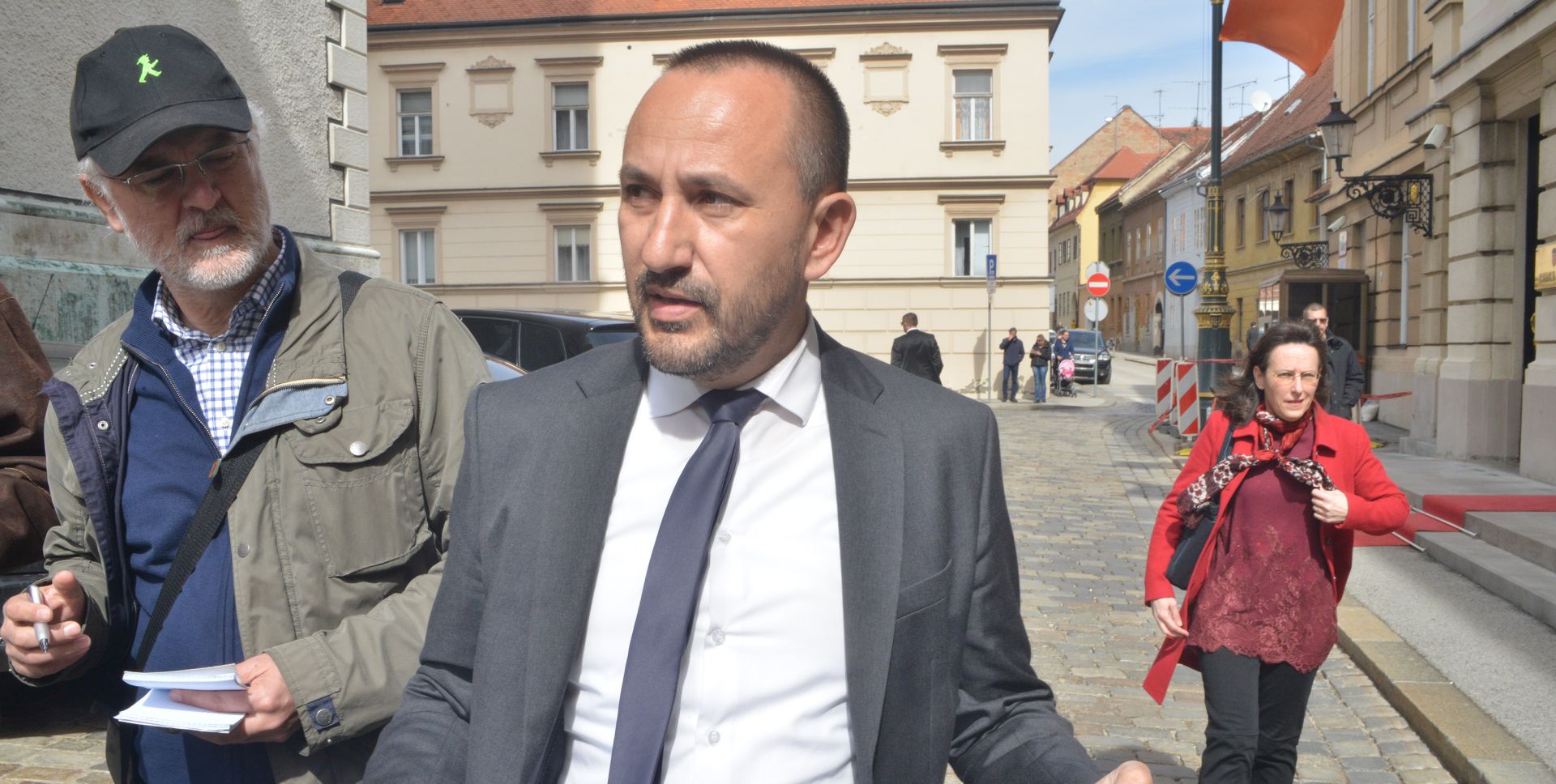Zagreb, 15.03.2018 - Saborski zastupnik Hrvoje Zekanović dao je izjavu za medije na temu Istanbulske konvencije.
foto HINA/ Admir BULJUBAŠIĆ/ abu