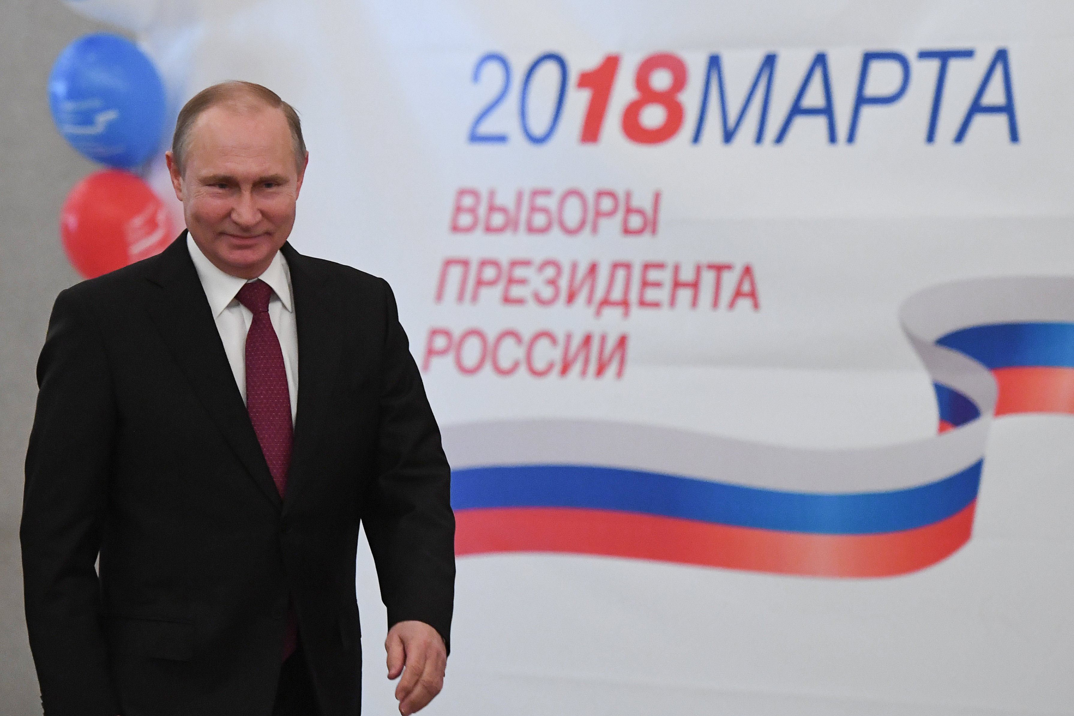 epa06611580 Presidential candidate an current Russian President Vladimir Putin votes at a polling station during presidential elections in Moscow, Russia, 18 March 2018. Eight candidates are contesting for the presidential seat, including the incumbent president Vladimir Putin, who is projected to win his fourth term in the Kremlin.  EPA/YURI KADOBNOV / POOL