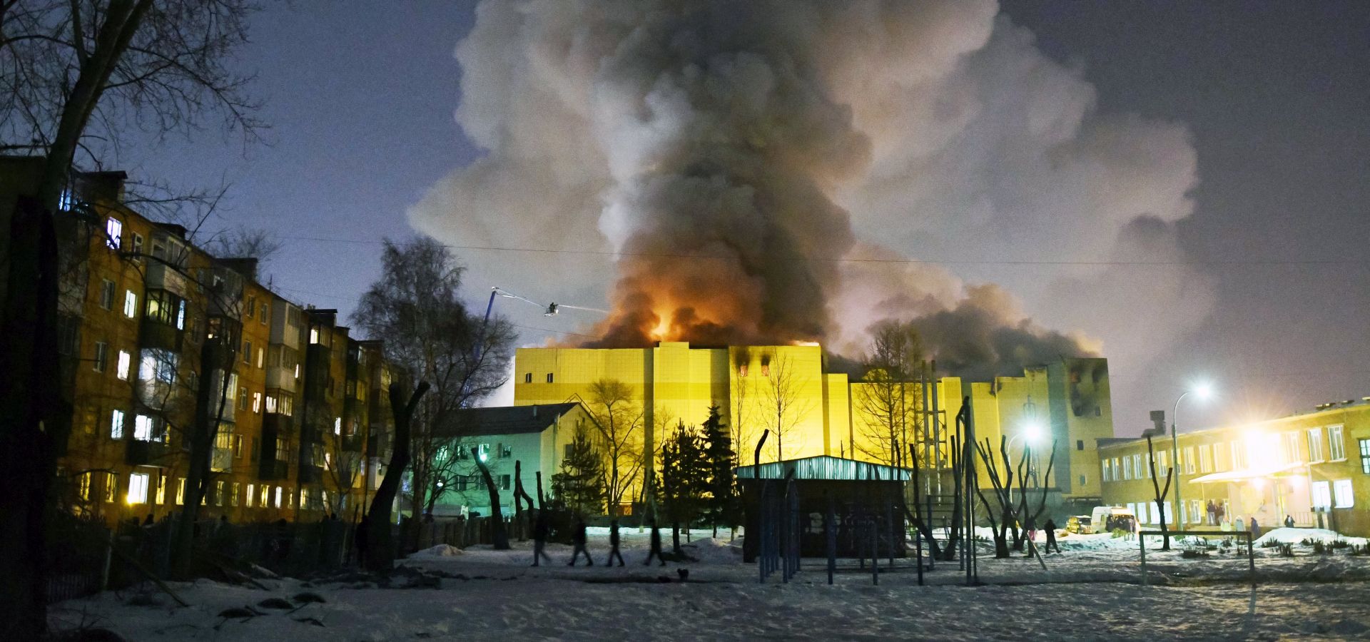 epa06629865 Smoke raises over a shopping center Zimnaya Vishnya in the West Siberian city of Kemerovo, Russia, early 26 March 2018. At least 56 people reportedly died, including many children and around 60 are still lost.  EPA/ALEXANDER PATRIN/A42.RU