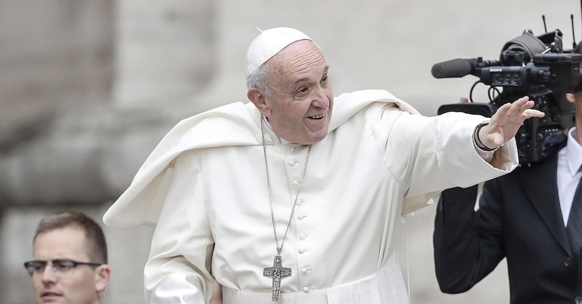 epa06633794 Pope Francis during his general audience in St Peter Square in Vatican City, 28 March 2018.  EPA/GIUSEPPE LAMI