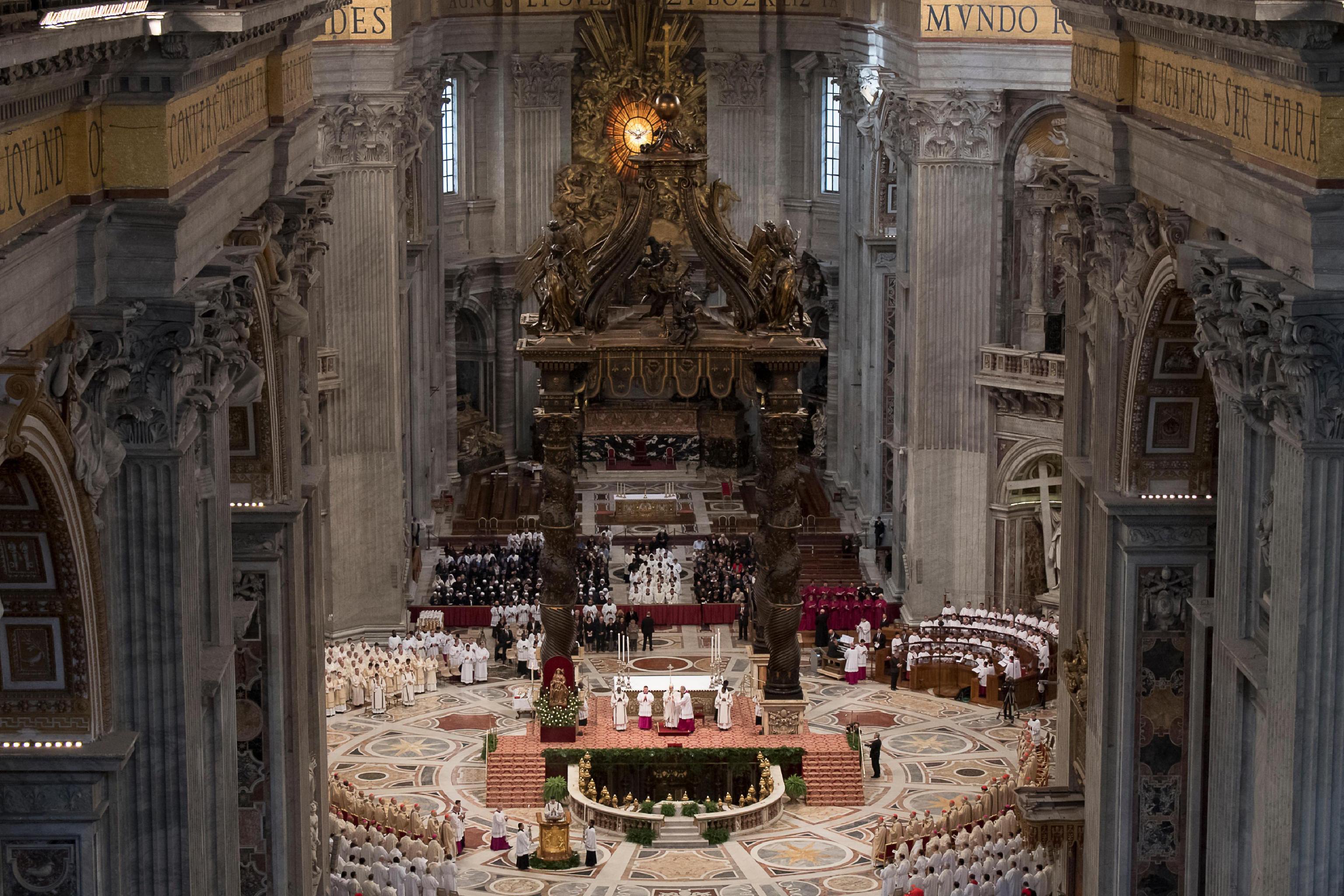 epa06635600 A handout photo made available by the Vatican Media service on 29 March 2018 shows Pope Francis celebrating the Chrism Mass inside St. Peter's Basilica, at the Vatican, 29 March 2018. Francis urged priests on Maundry Thursday to be spiritually close to their flocks and not insist on preaching only laws when they sin.  EPA/VATICAN MEDIA HANDOUT  HANDOUT EDITORIAL USE ONLY/NO SALES