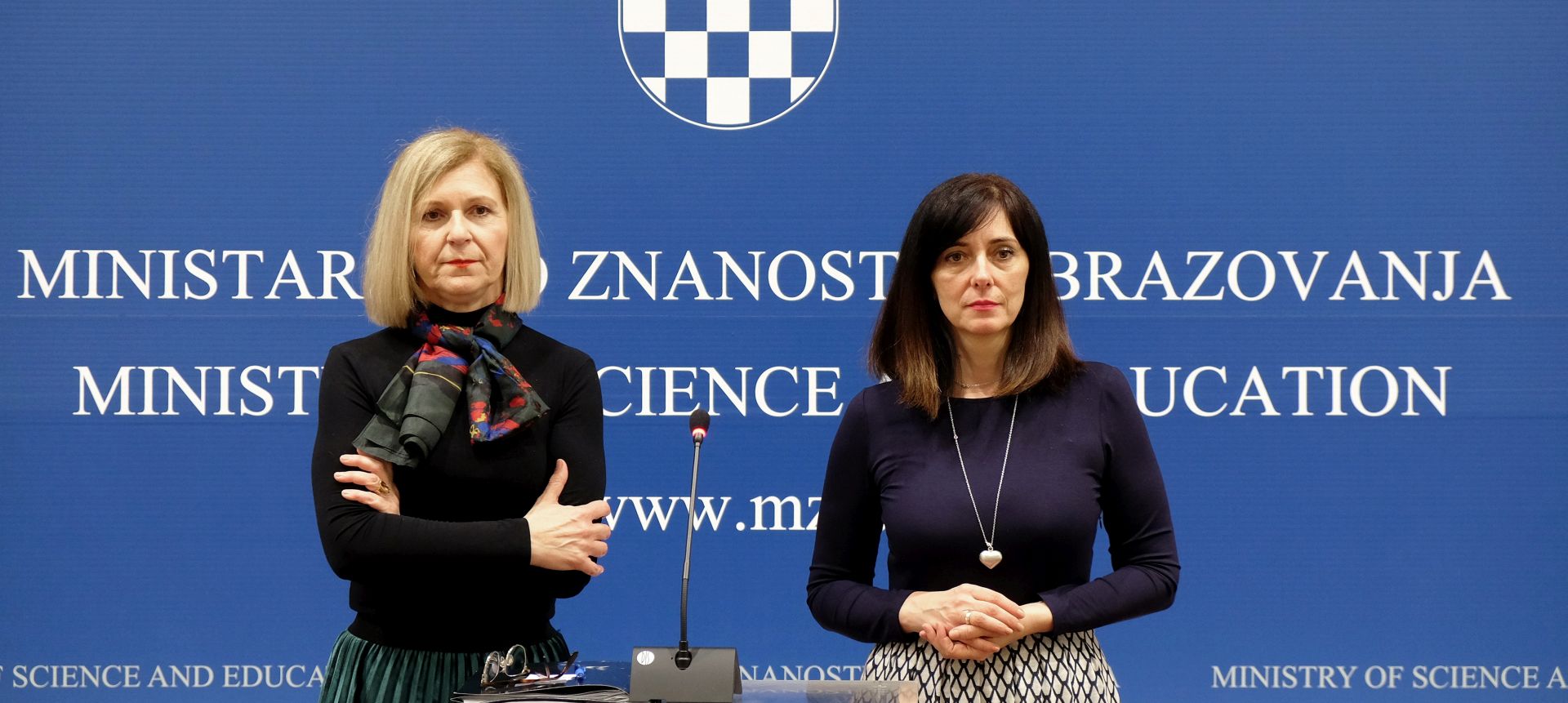 Zagreb, 14.03.2018. - Ministarstvo znanosti i obrazovanja predstavilo je na konferenciji za novinare javni poziv za dostavu projektnih prijedloga „Provedba Hrvatskoga kvalifikacijskog okvira na razini visokog obrazovanja“ u vrijednosti od 100 milijuna kuna. Time se visokim učilištima omogućava da prijave projekte kojima će reformirati postojeće ili izraditi nove studijske programe i programe cjeloživotnog učenja prema HKO metodologiji.
Na fotografiji Branka Ramljak, Blaženka Divjak.
foto HINA/ Edvard ŠUŠAK/ es