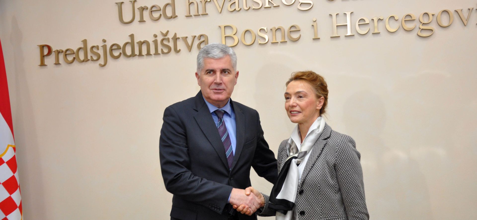 Mostar, 5.3.2018 - Potpredsjednica Vlade RH i ministrica vanjskih i europskih poslova Marija Pejèinoviè Buriæ sastala se u ponedjeljak u Mostaru s Draganom Èoviæem, predsjedateljem Predsjednitva BiH i predsjednikom Hrvatskog narodnog sabora BiH. Na slici Dragan Èoviæ i Marija Pejèinoviè Buriæ.
foto HINA/ FENA/ Ivan Rozic/ ua