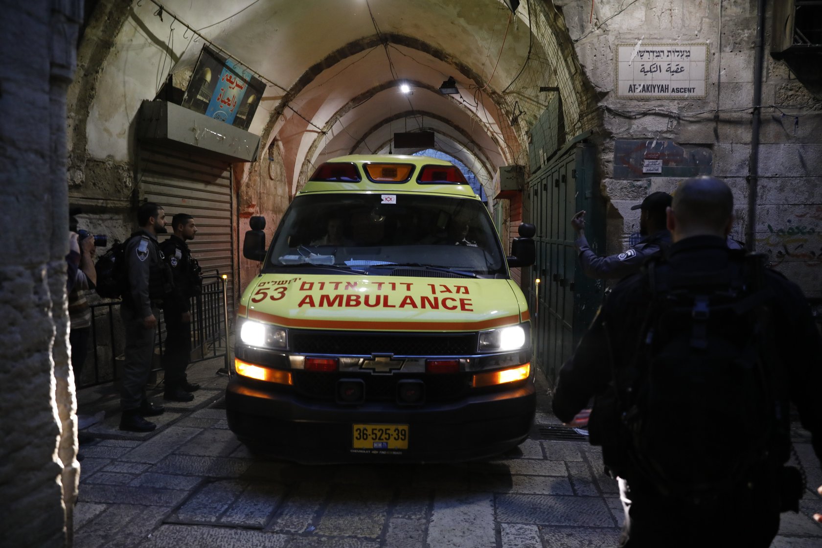 epa06612821 An Israeli ambulance arrive at the attack site in the Old City of Jerusalem, in Jerusalem, 18 March 2018. The media reports that a Palestinian stabbed an Israeli man and severely wounded him. The attacker was shot dead by an Israeli policeman.  EPA/ABIR SULTAN