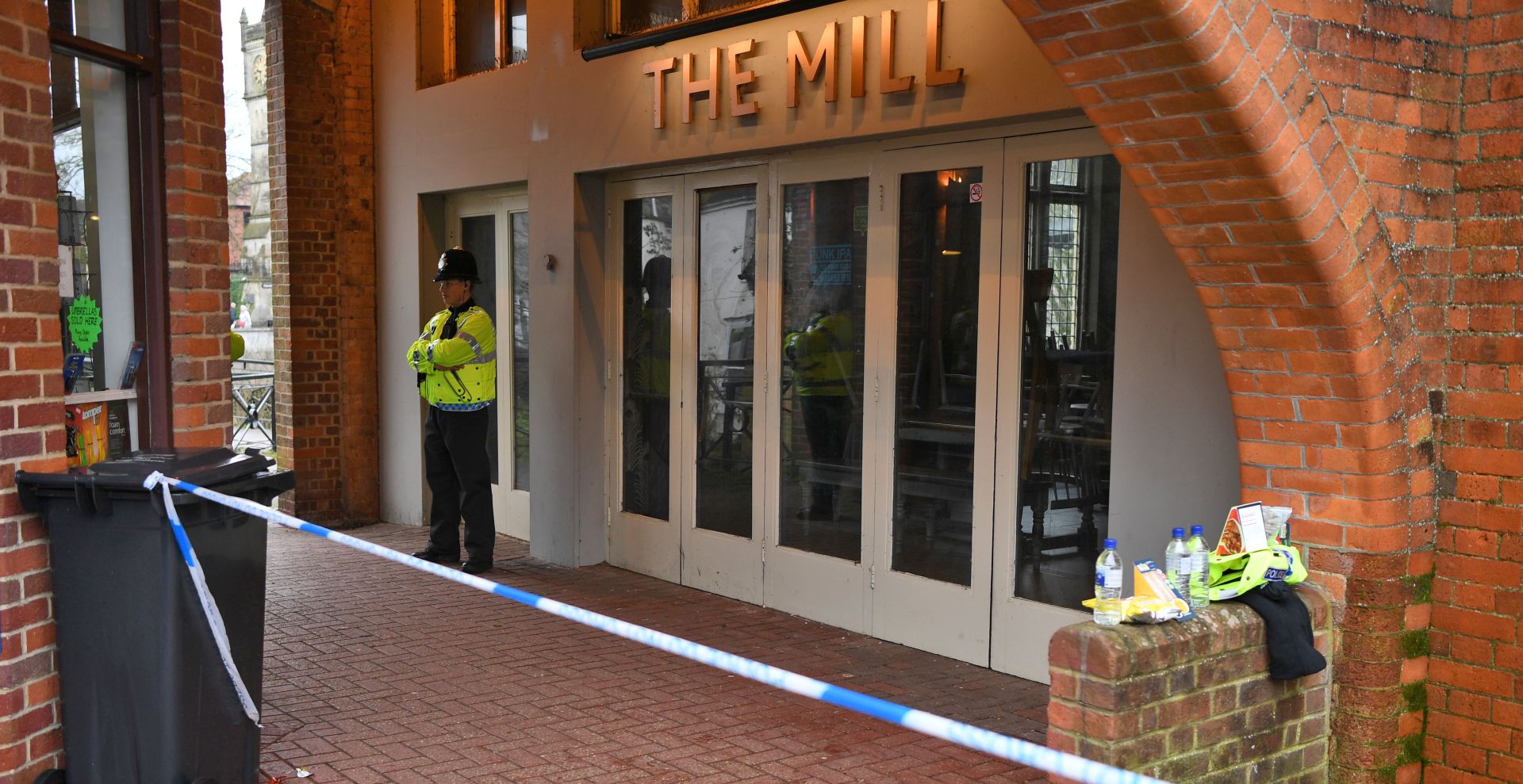 epa06597906 Police seen behind tape stands near a the cordened off Mill pub in Salisbury, Britain, 12 March 2017. Russian ex-spy Sergei Skripal and his daughter were attacked with a nerve agent on 04 March 2018. Skripal and his daughter Yulia remain in a 'very serious' condition.  EPA/NEIL HALL