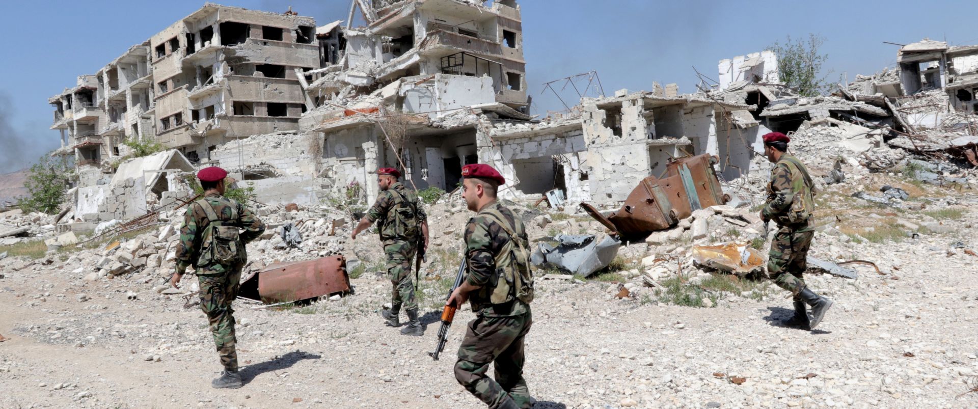 epa06641837 Syrian soldiers patrol in the recently-captured Jobar town in the Eastern Ghouta, in the countryside of Damascus, Syria, 02 April 2018. According to official Syrian reports, a network of underground tunnels was discovered on 02 April in the suburb that was recently retaken by the Syrian army. The around 25-meter deep tunnel links Ein Trma town with Jobar.  EPA/YOUSSEF BADAWI