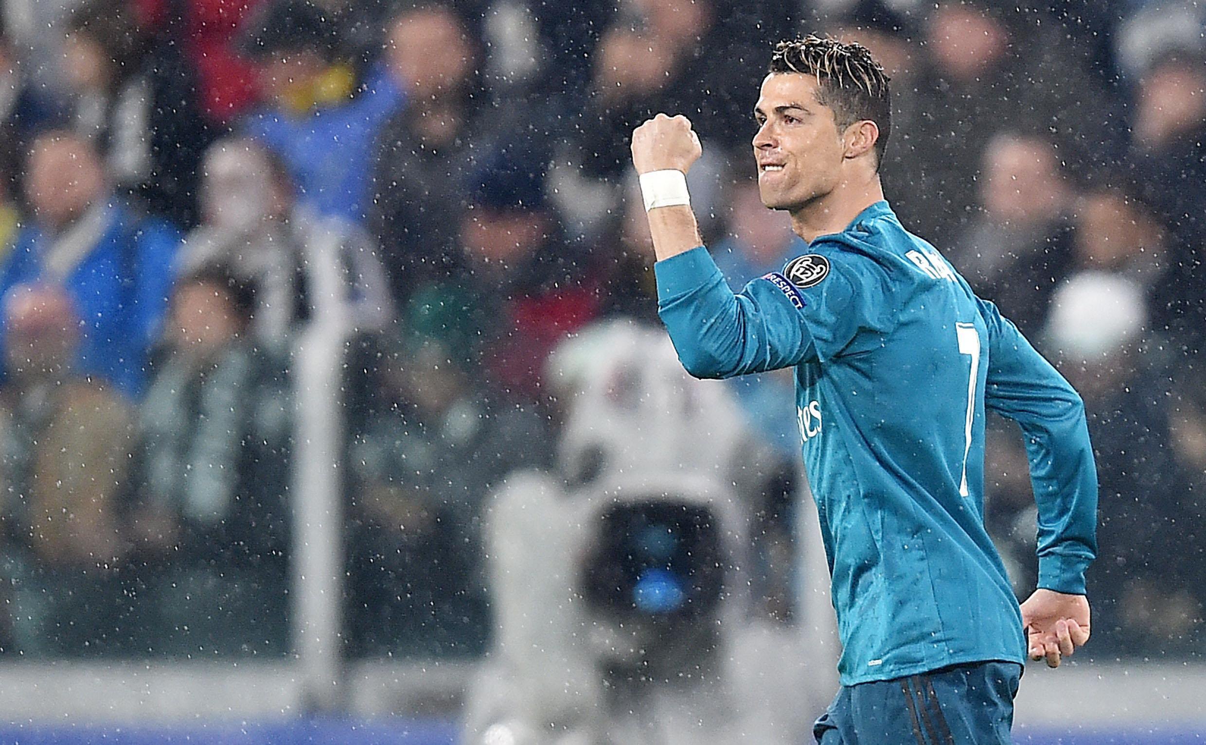 epa06643898 Real Madrid's Cristiano Ronaldo celebrates scoring the 1-0 goal during the UEFA Champions League quarter final first leg soccer match between Juventus FC vs Real Madrid CF at Allianz stadium in Turin, Italy, 03 April 2018.  EPA/ALESSANDRO DI MARCO