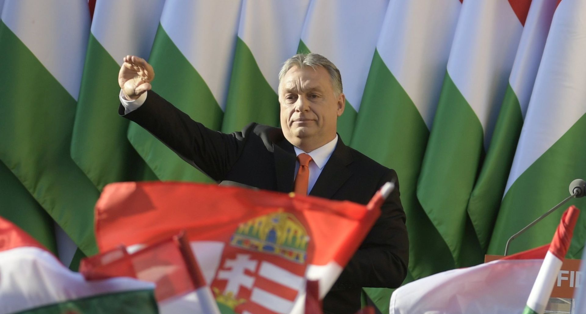 epa06650548 President of the ruling Fidesz party, Prime Minister Viktor Orban waves as he attends the final electoral rally of Fidesz in Szekesfehervar, some 63km southwest of Budapest, Hungary, 06 April 2018. Hungary will hold its general election on 08 April.  EPA/ZSOLT SZIGETVARY HUNGARY OUT