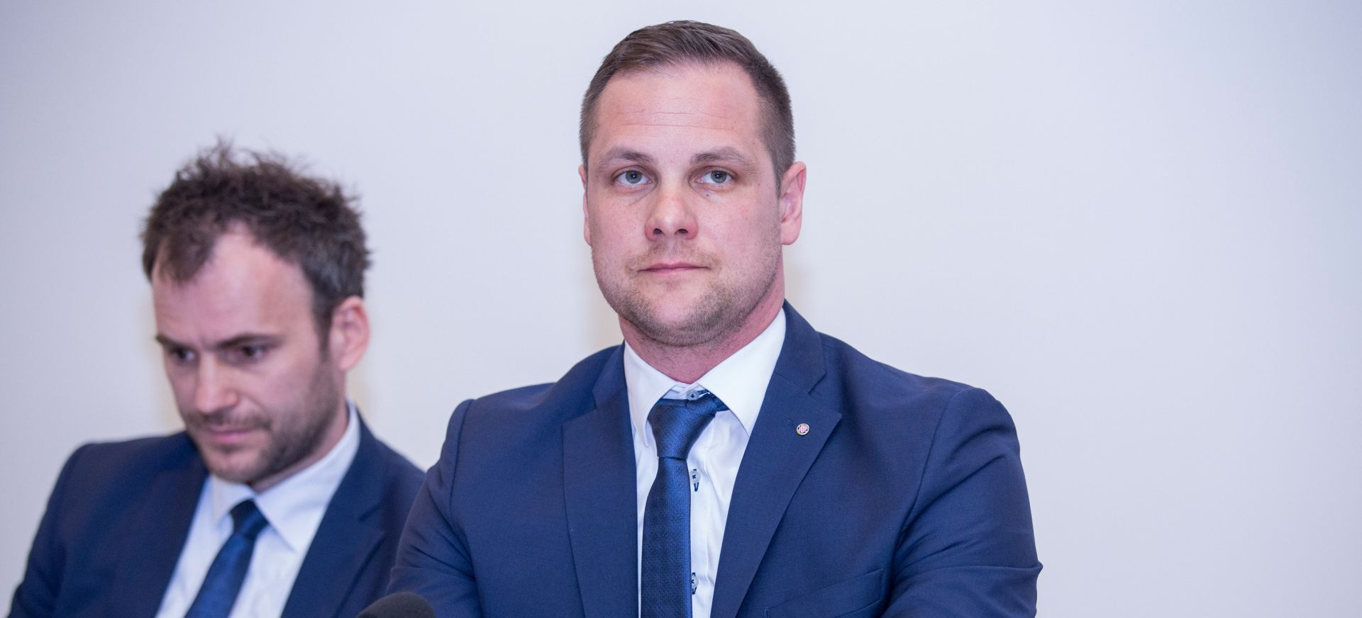 Split, 09.04.2018. - U prostorijama stadiona Poljud predstavljena je strategija HNK Hajduk Split. Na fotografiji predsjednik Nadzornog odbora Hajduka Slaven Marasović i predsjednik Uprave Hajduka Ivan Kos.