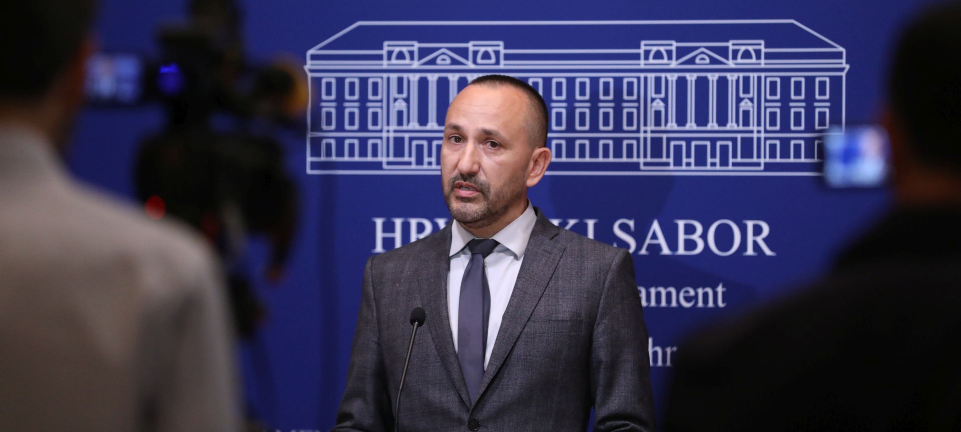 Zagreb, 11.4.2018.- Saborski zastupnik Hrvoje Zekanoviæ odrao je konferenciju za medije na temu "Stav stranke Hrast o ratifikaciji Istanbulske konvencije te posljedice ratifikacije na vladajuæu veæinu".
foto HINA/ Lana SLIVAR DOMINIÆ/ ua