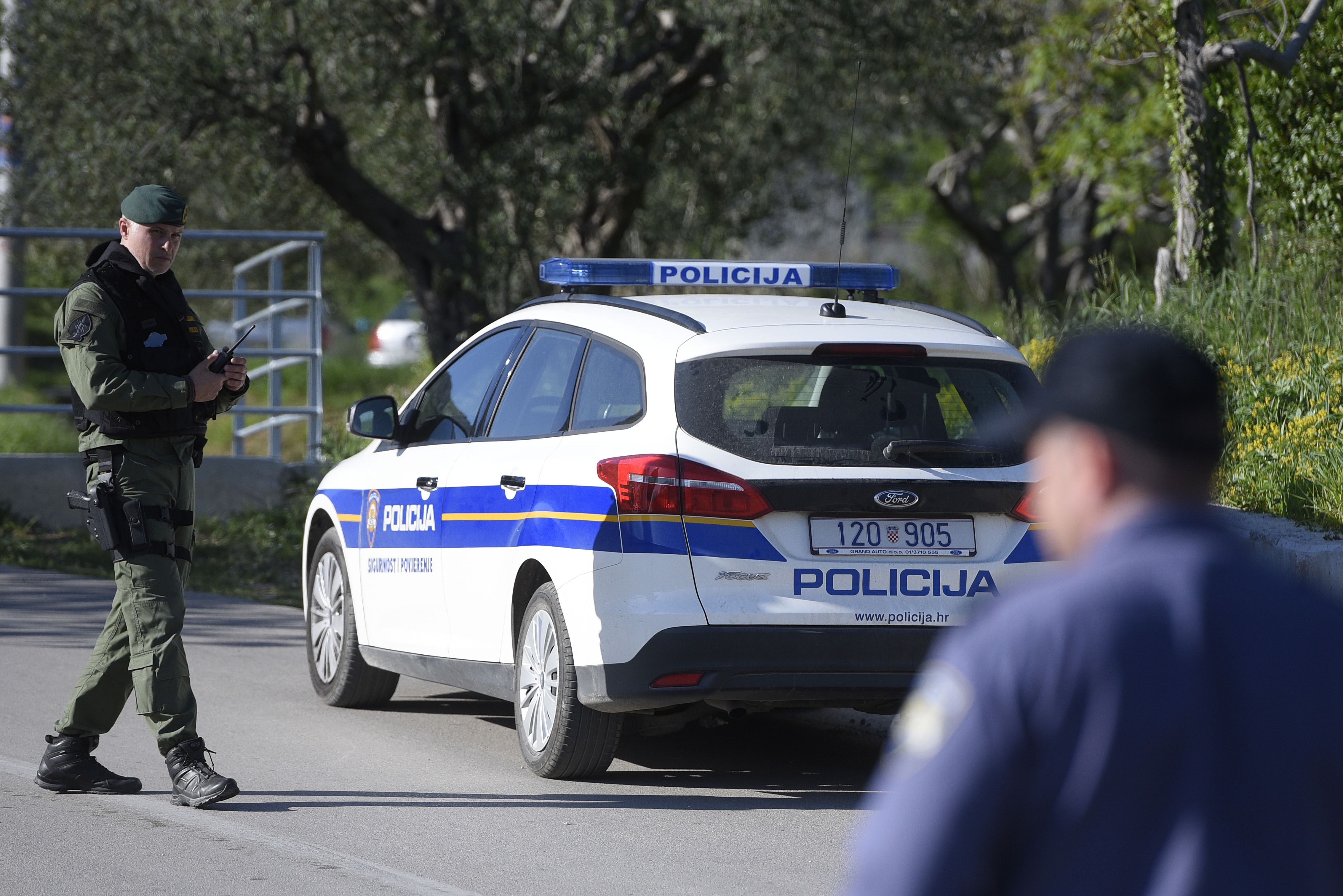 Kaštel Sučurać ,21.04.2018. - Muškarac koji je  pucao ispred kuće predao se policiji.
Foto : HINA / Mario Strmotić
 .