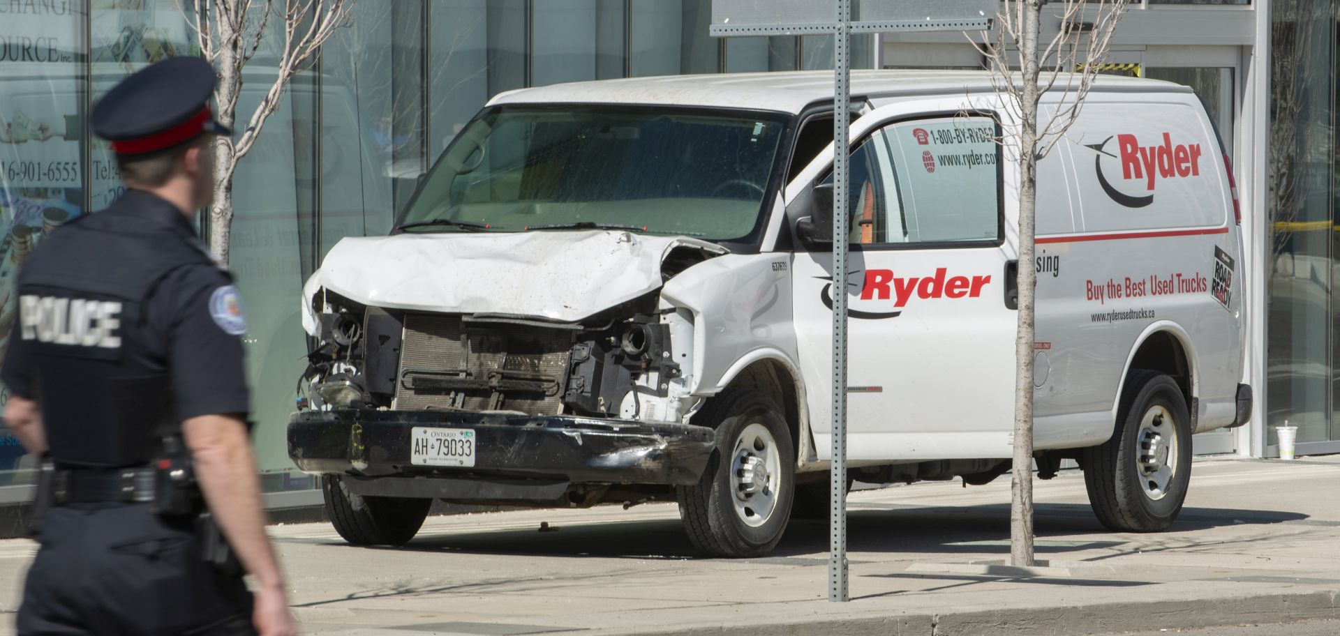epa06687911 A rented van sits on a sidewalk about a mile from where several pedestrians were injured in northern Toronto, Canada, 23 April 2018. Eight to ten people were struck in two locations. Police took the driver into custody.  EPA/WARREN TODA