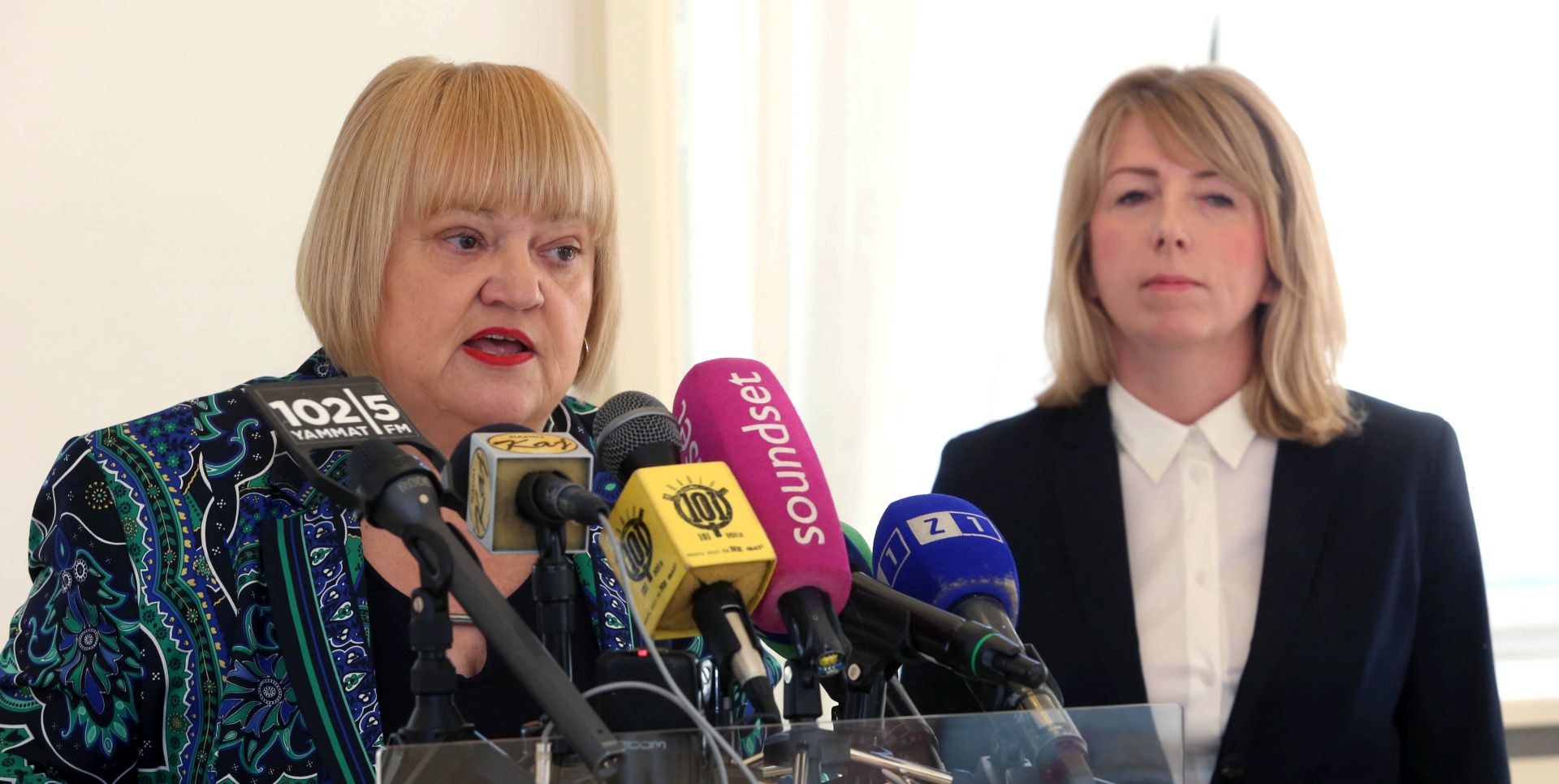 Zagreb, 25.04.2016 - Konferencija za novinare predsjednice Kluba gradskih zastupnika GLAS-a i HSU-a Anke Mrak-Tarita (L) i gradske zastupnice GLAS-a Sonje Koenig (D), na kojoj se govorilo o 11. sjednici zagrebaèke Gradske skuptine.
foto HINA /Zvonimir KUHTIÆ/ zk