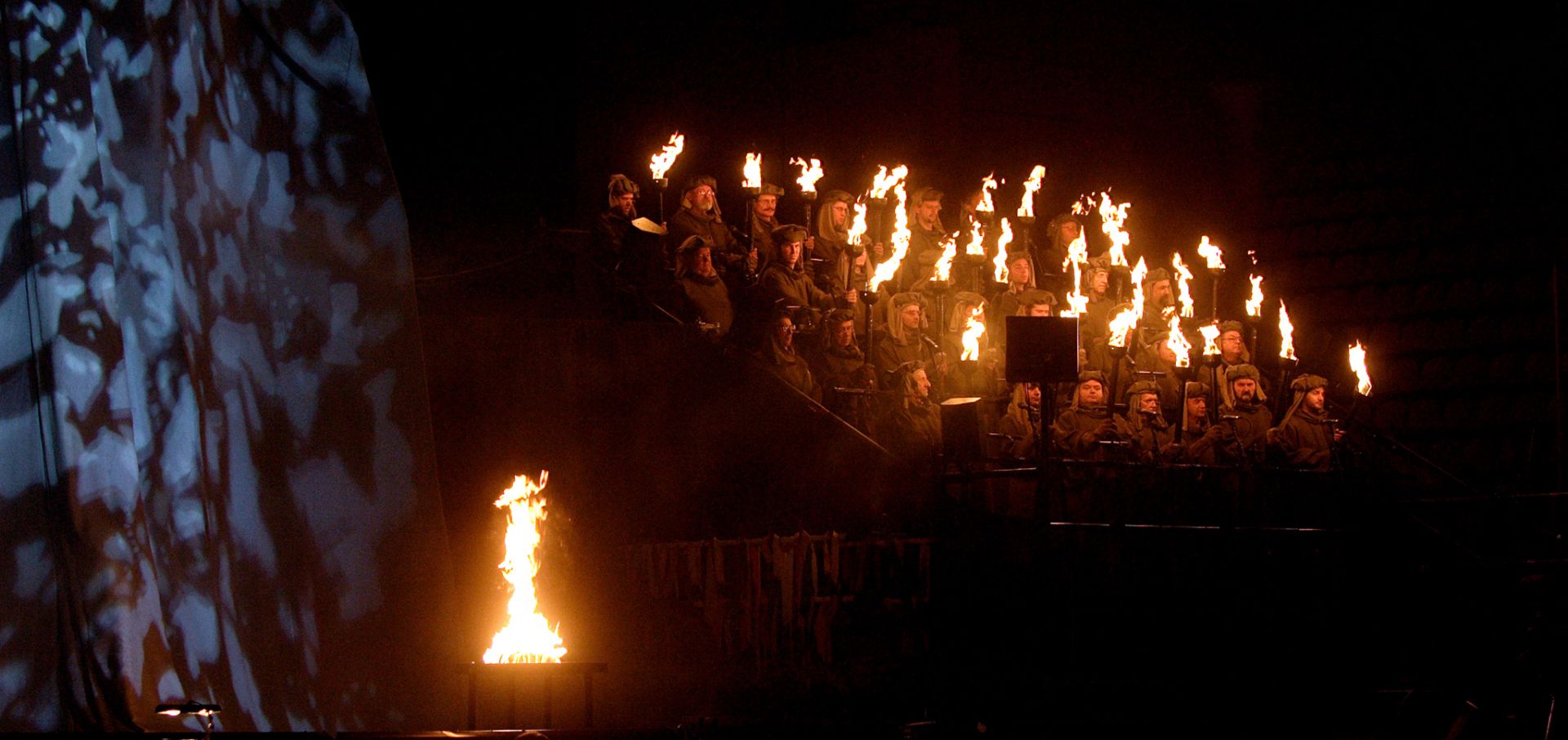 Zagreb, 09.12. 2004 - Izvedba Carmina Burana Monumental Opere u zagrebaèkom Domu sportova.
foto FaH/ Denis CERIÆ
