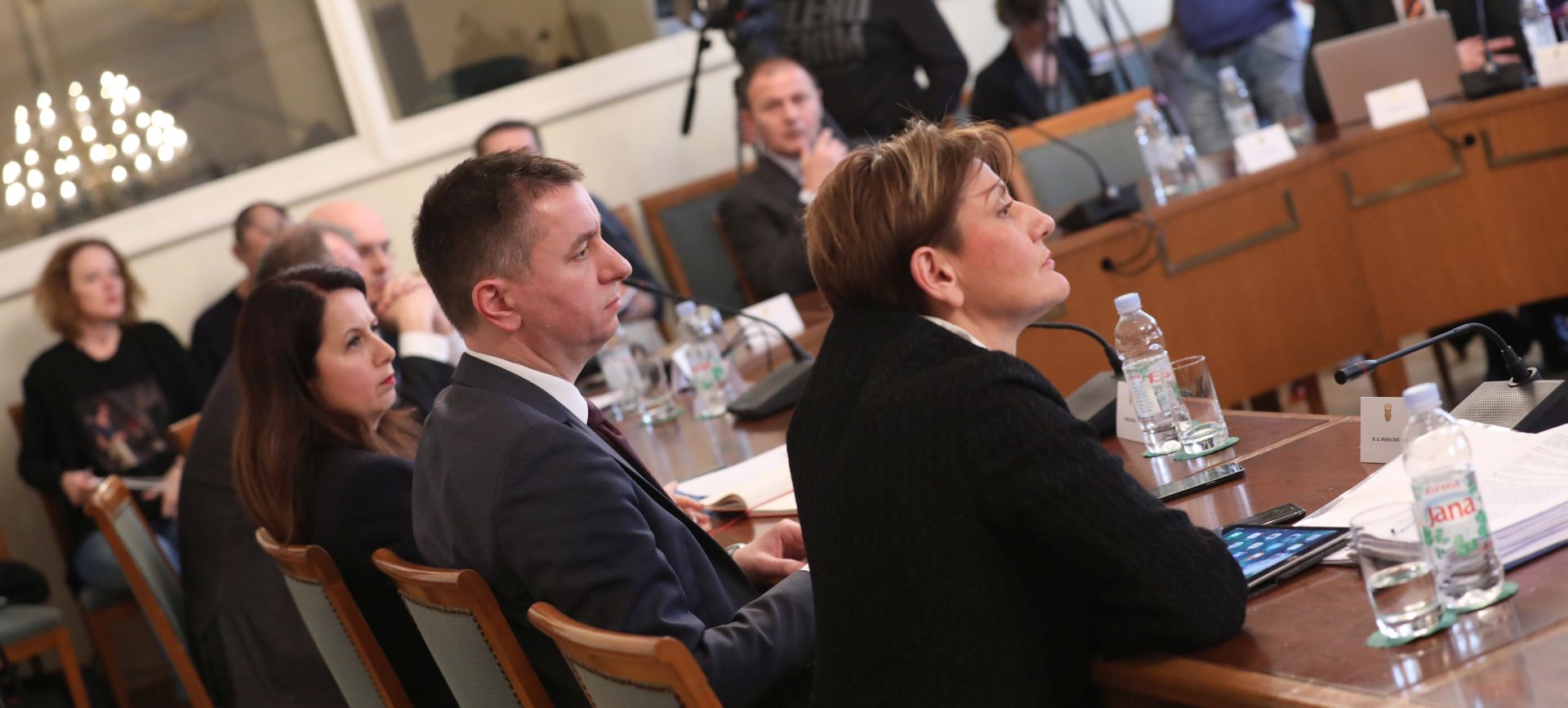 Zagreb, 18.04.2018 - Tematska sjednica Odbora za gospodarstvo Hrvatskog sabora na kojoj su potpredsjednica Vlade Republike Hrvatske i ministrica gospodarstva, poduzetnitva i obrta Martina Daliæ i izvanredni povjerenik Vlade Republike Hrvatske Fabris Peruko dali  "Izvjeæu o poslovanju Agrokora d.d.". Na slici Martina Daliæ, Fabris Peruko i Irena Weber.
foto HINA/ Lana SLIVAR DOMINIÆ /ds