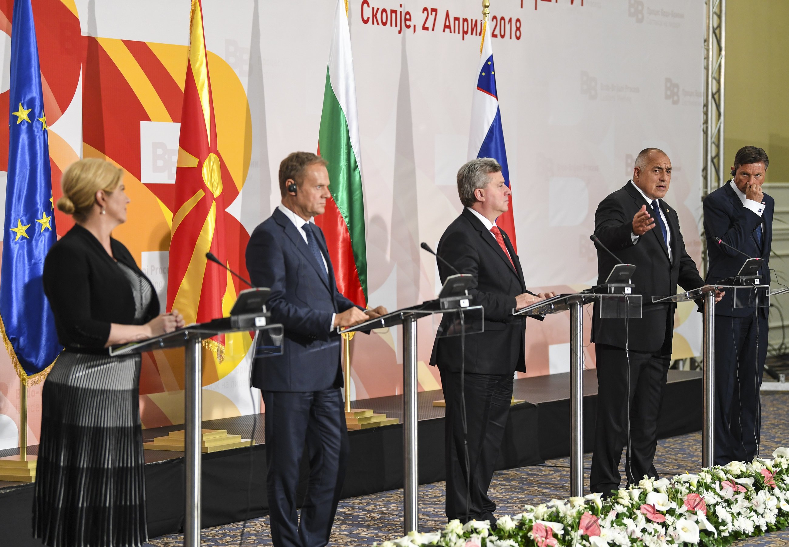 epa06697502 Participants of the Meeting of the leaders of Brdo Brijuni, (from L-R) Croatian President Kolinda Grabar Kitarovic, President of European Council Donald Tusk, Macedonian President George Ivanov, Bulgarian Prime Minister Boyko Borissov and Slovenian President Borut Pahor attend a joint press conference in Skopje, The Former Yugoslav Republic of Macedonia (FYROM), 27 April 2018. Balkans presidents, accompanied by Bulgarian Prime Minister Boyko Borissov and President of the European Council Donald Tusk, attended the leaders meeting of the Brdo-Brijuni process in Skopje.  EPA/GEORGI LICOVSKI