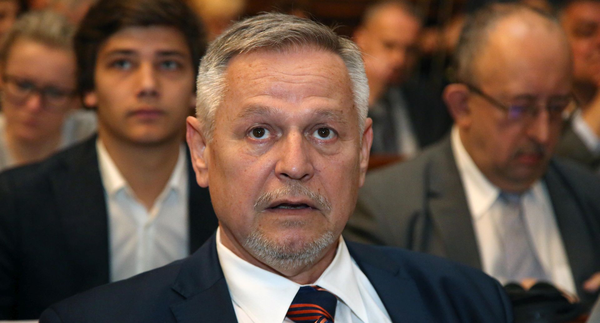 Zagreb, 18.04.2016 - Na konferenciji "Republika Hrvatska - kako do bolje poslovne klime?". Konferencija o najznaèajnijim izazovima s kojima se susreæu poduzetnici u svakodnevnom poslovanju te veæ poduzetim i buduæim mjerama za poboljanje poslovne klime i uvjeta poslovanja. Konferenciju organizira Hrvatska gospodarska komora (HGK). Na fotografiji Davorko Vidoviæ.
foto HINA /Zvonimir KUHTIÆ/ zk