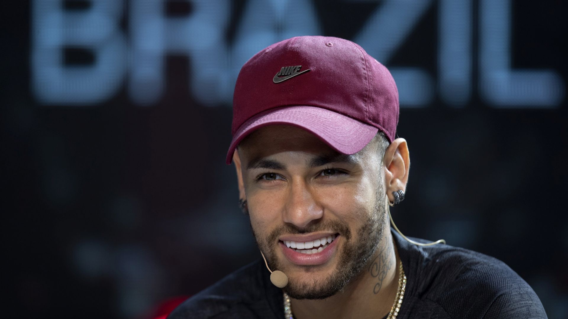 epa06675578 Brazilian soccer player Neymar, striker at Paris Saint-Germain (PSG), participates in a promotional event of the Chinese electronic products company TCL in Sao Paulo, Brazil, 17 April 2018.  EPA/SebastiALo Moreira