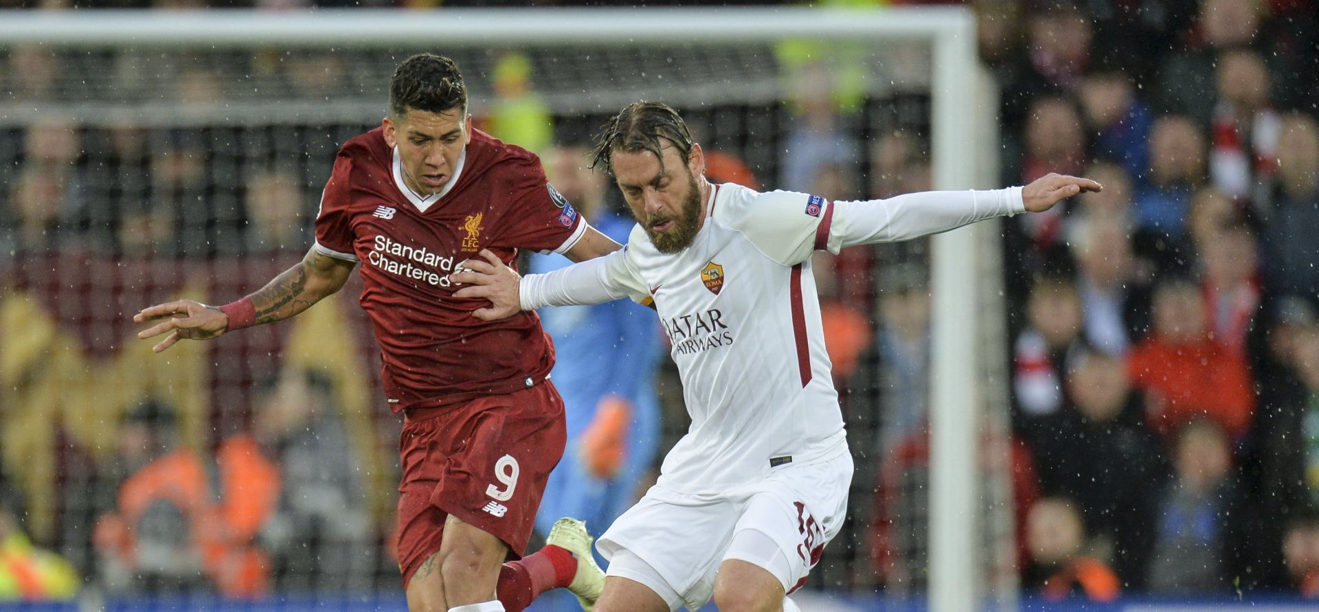 epa06690005 Liverpool's Roberto Firmino (L) and Roma's Daniele De Rossi (R) in action during the UEFA Champions League semi final, first leg soccer match between Liverpool FC and AS Roma at Anfield, Liverpool, Britain, 24 April 2018.  EPA/PETER POWELL