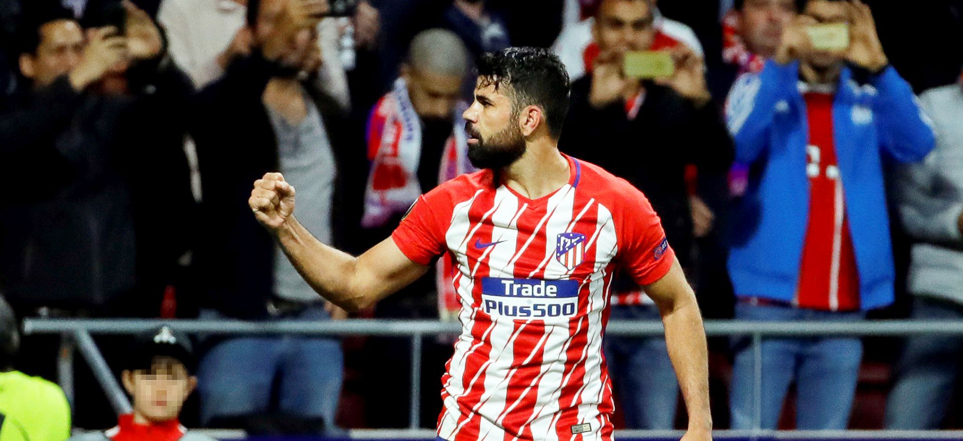epa06709560 Atletico Madrid's forward Diego Costa celebrates after scoring the 1-0 lead during the UEFA Europa League semi final, second leg soccer match between Atletico Madrid and Arsenal FC at Metropolitano stadium in Madrid, Spain, 03 May 2018.  EPA/JUANJO MARTIN