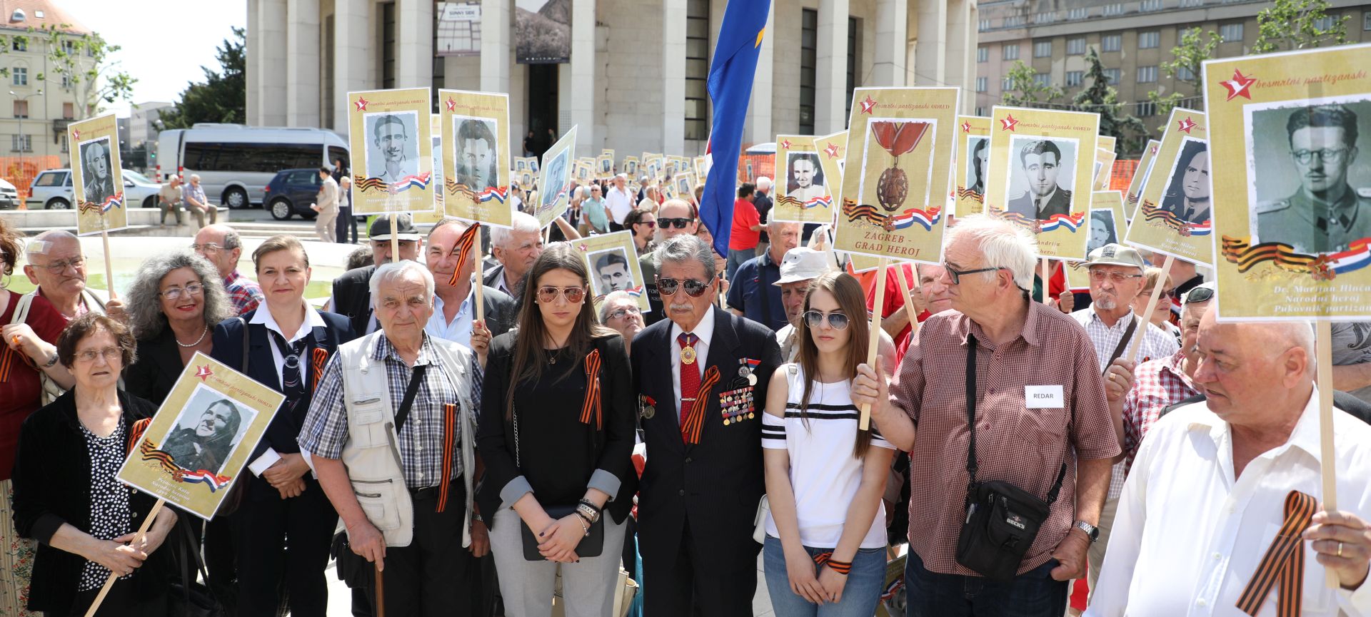 Zagreb, 8.5.2018.- Savez antifaistièkih boraca i antifaista Republike Hrvatske i Koordinacijski savjet udruga ruskih sunarodnjaka u Republici Hrvatskoj odrali su mimohod "Besmrtni partizanski odred", posveæen pobjedi antifaistièke koalicije u Drugom svjetskom ratu. Sudionici mimohoda krenuli su sa Trga rtava faizma prema Trgu Republike Hrvatske. 
foto HINA/ Lana SLIVAR DOMINIÆ/ ua
