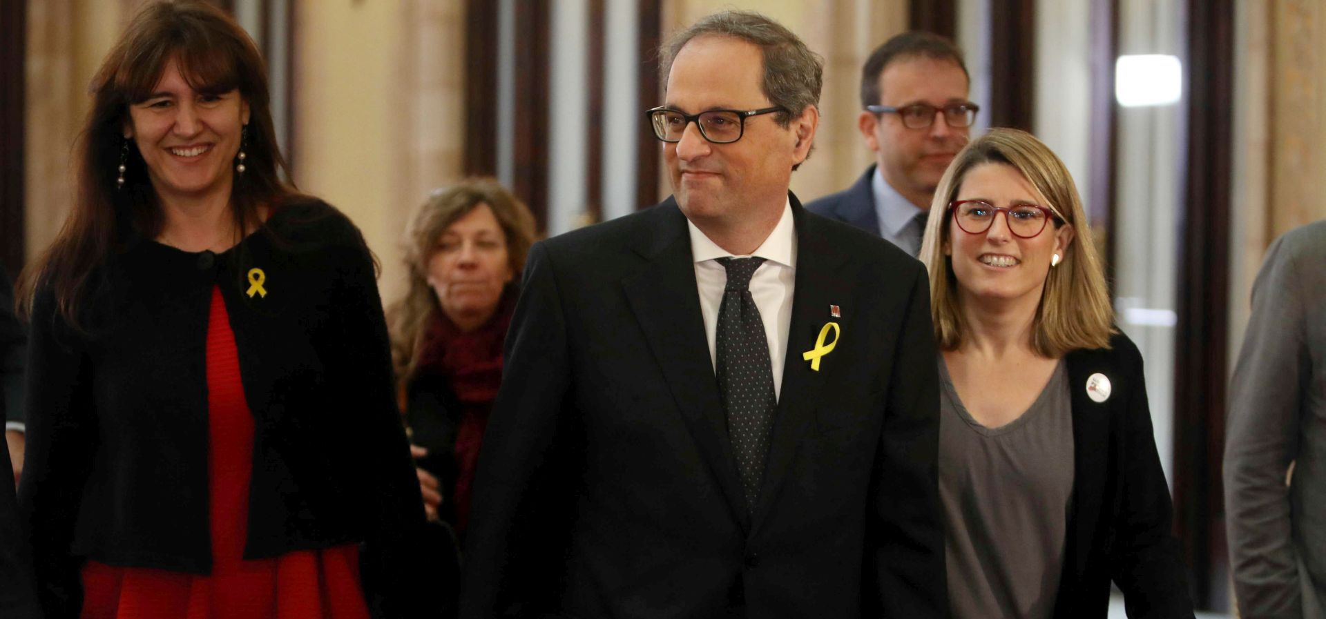 epa06734889 JxCat party’s nominee for regional President, Quim Torra (C), next to party member Laura Borras (L) and spokeswoman, Elsa Artadi (R), arrives at the second and last investiture session at the regional Parliament in Barcelona, northeastern Spain, 14 May 2018. Catalan pro-independence anti-capitalist party CUP decided yesterday to facilitate the investiture of Torra, as it was agreed that four of it members will refrain from voting in today's investiture. Torra would only need simple majority to become Catalan regional President.  EPA/Toni Albir