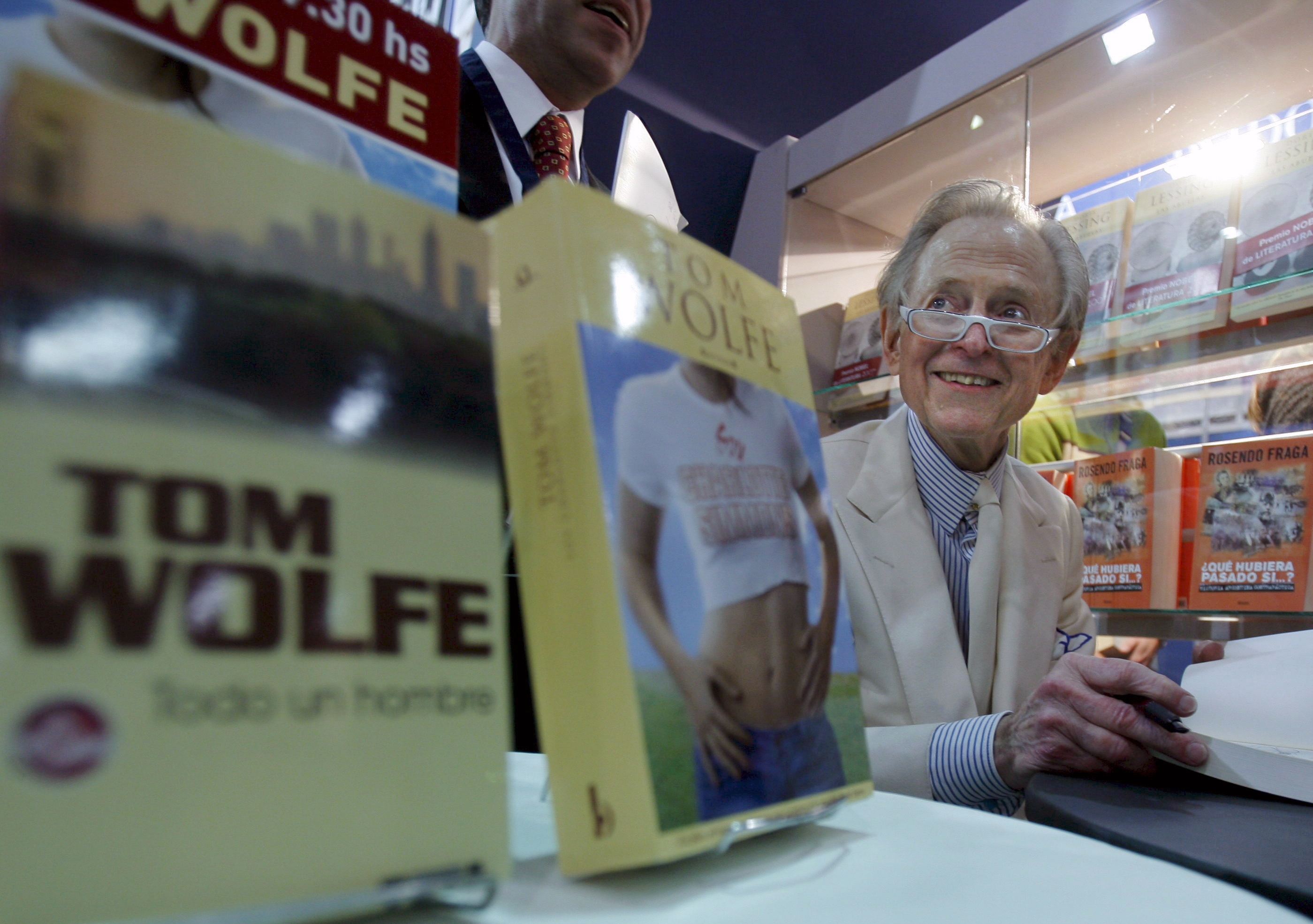 epa06739260 (FILE) - US writer Tom Wolfe signs autographs during his presentation in the 34th Book's Fair at Ferial Headquarters of Palermo in Buenos Aires, Argentina, 03 May 2008. According to media reports on 15 May 2018, Tom Wolfe died at the age of 87.  EPA/CEZARO DE LUCA