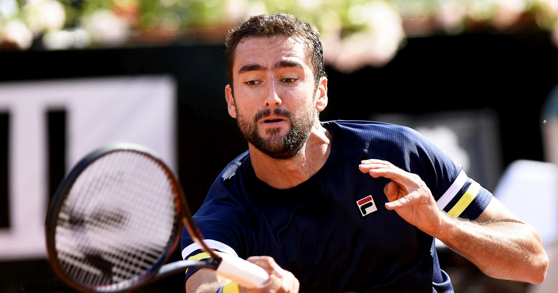 epa06745131 Croatia's Marin Cilic in action against France's Benoit Paire during their men's singles third round match of the Italian Open tennis tournament at the Foro Italico in Rome, Italy, 17 May 2018.  EPA/CLAUDIO ONORATI