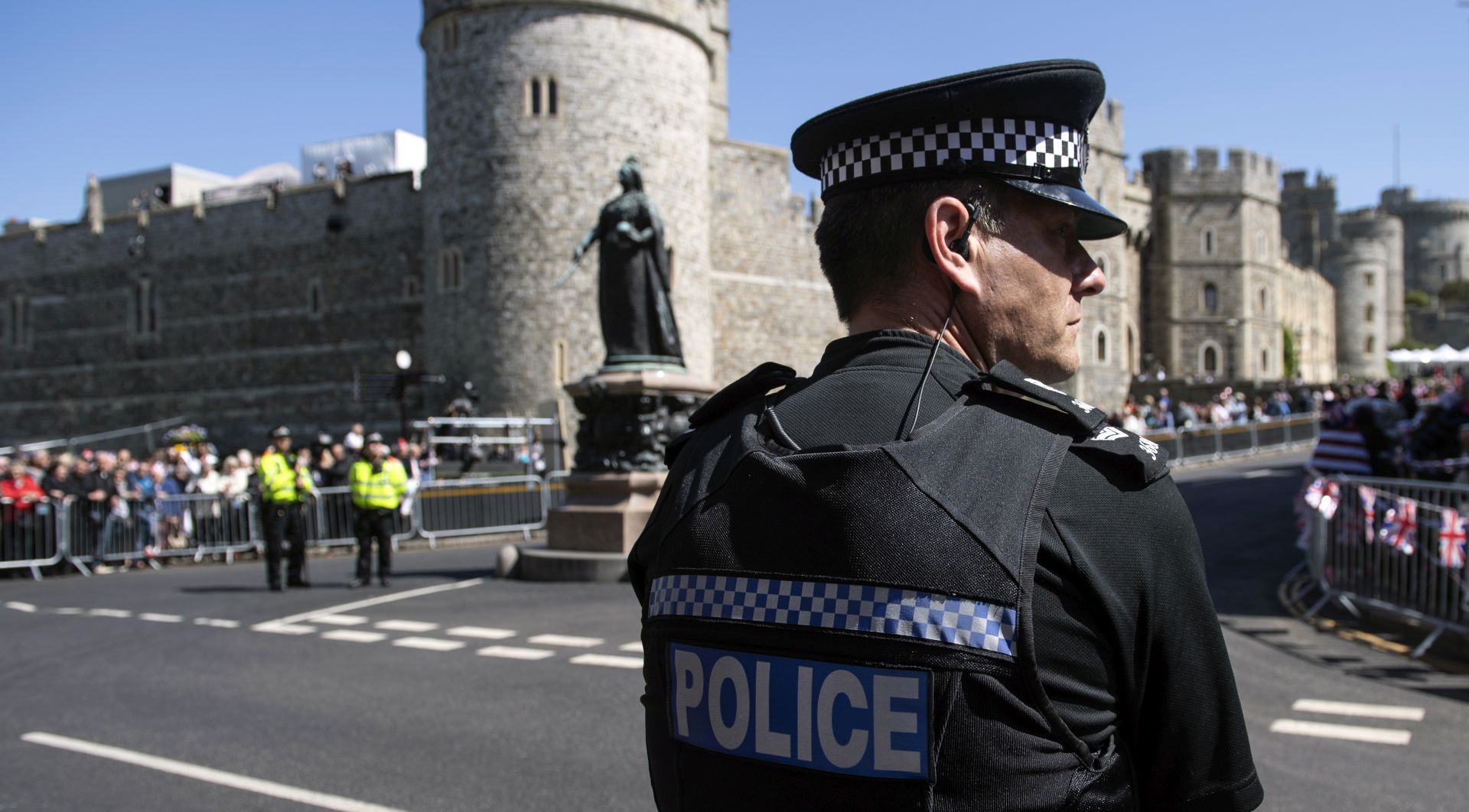 epa06744646 A police officer on patrol ahead of a carriage rehearsal in Windsor, Britain, 17 May 2018. Windsor is preparing for the royal wedding of Prince Harry and Meghan Markle on 19 May.  EPA/WILL OLIVER