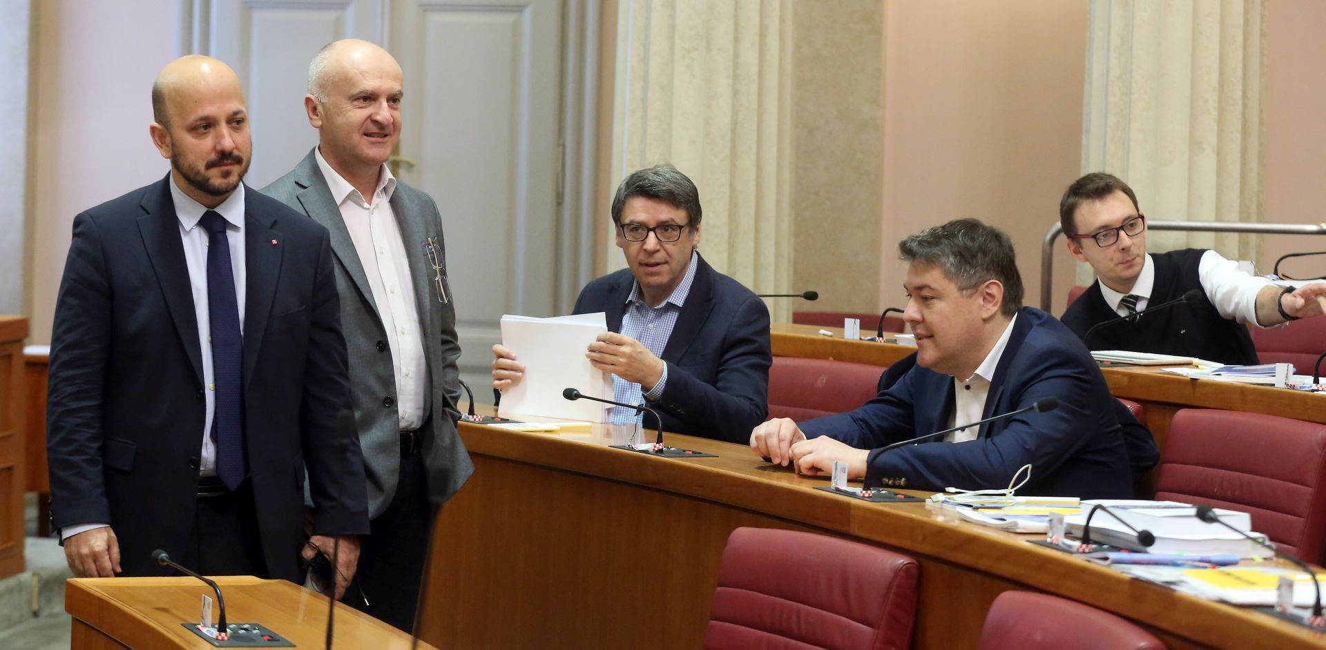 Zagreb, 18.05.2018 - Nastavak sjednice Hrvatskog sabora. Na fotografiji Bojan Glavaeviæ, Ranko Ostojiæ, Gordan Maras, Predrag Matiæ.
foto HINA/ Denis CERIÆ /dc