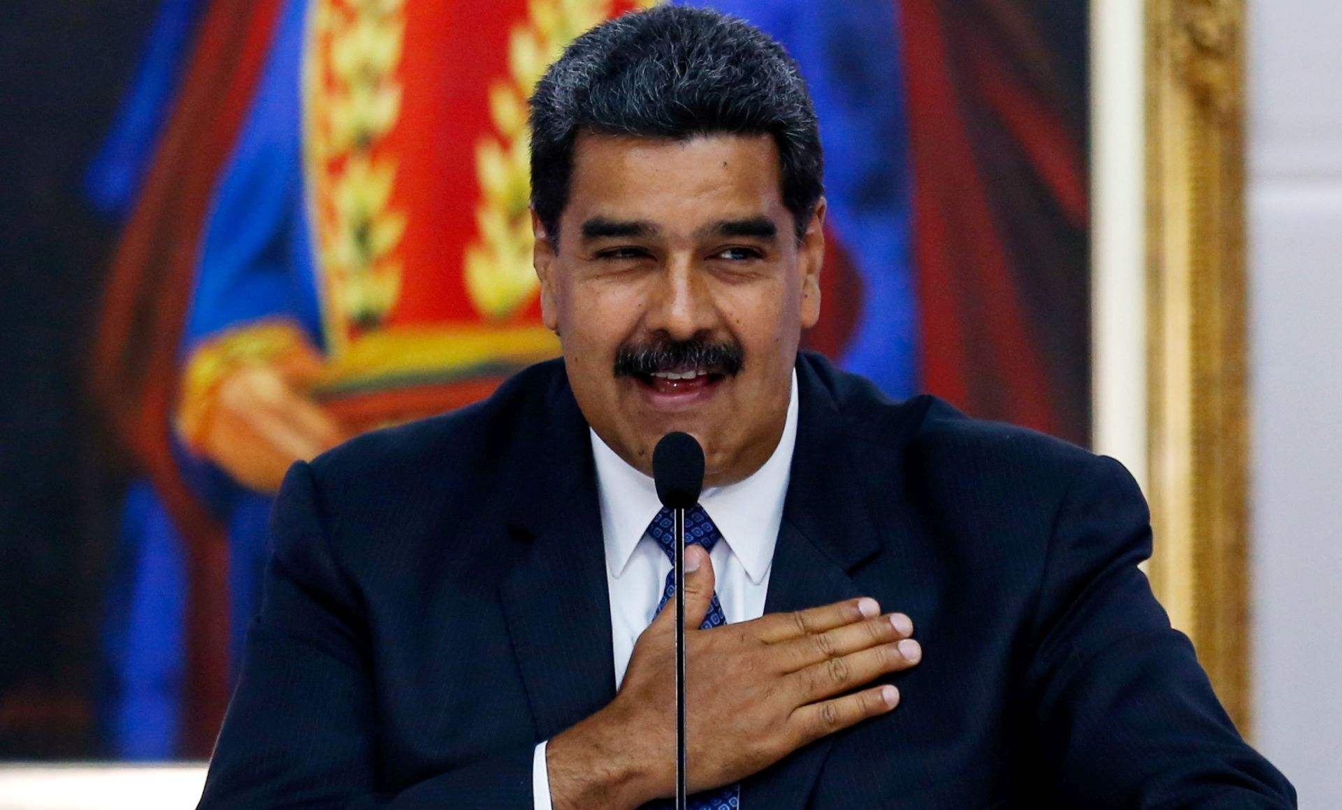 epa06748406 Venezuelan President Nicolas Maduro gives a speech in Caracas, Vanezuela, 18 May 2018. Maduro met with international observers and promised to accept the results of the presidential elections on 20 May.  EPA/CRISTIAN HERNANDEZ